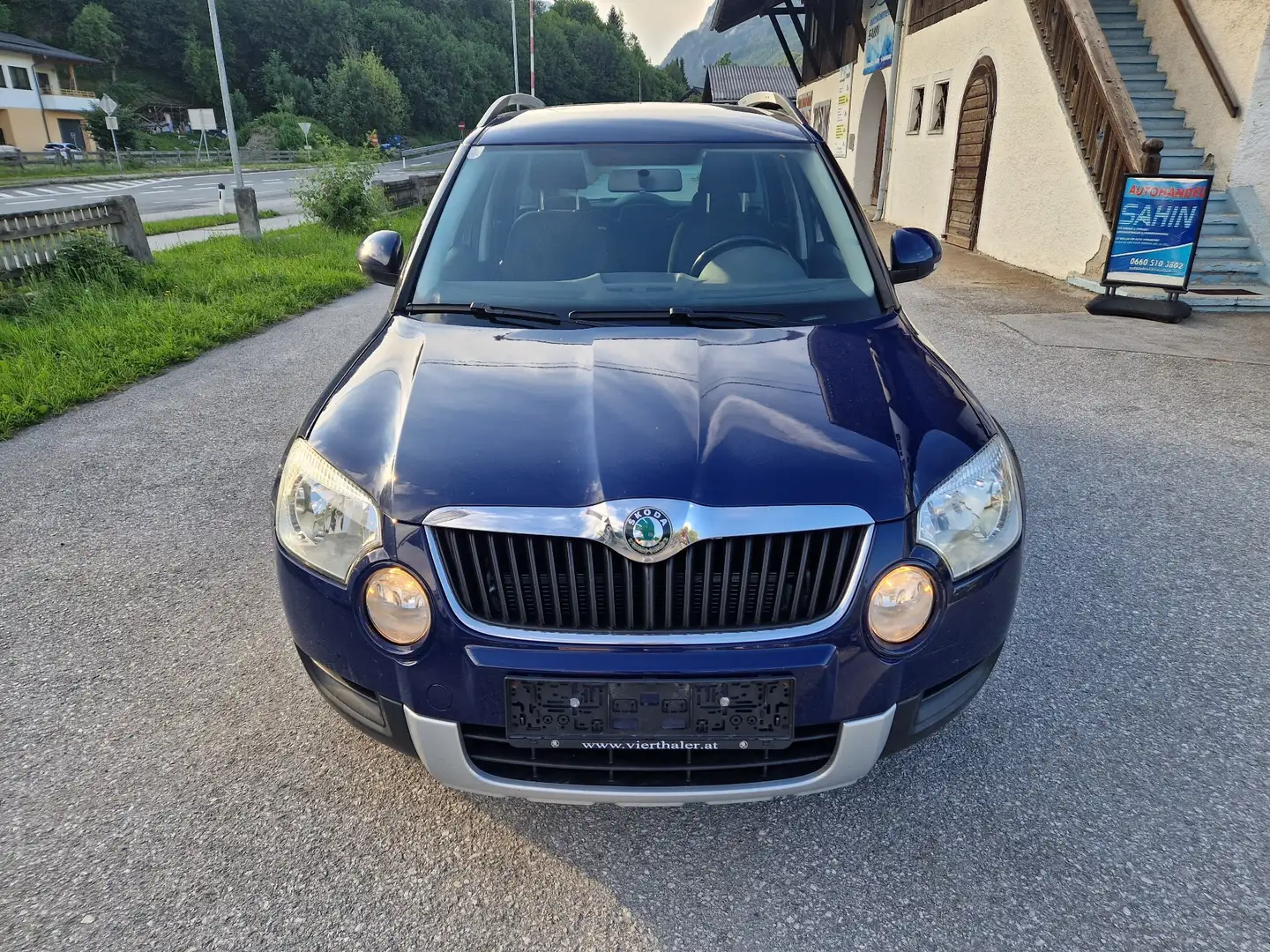 Skoda Yeti Basis 4x4 Blau - 2