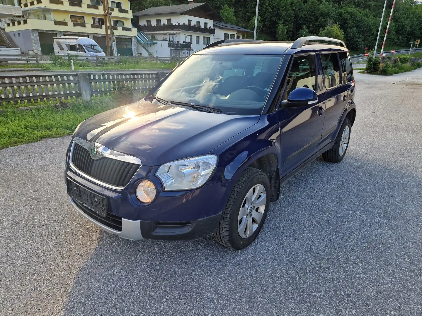 Skoda Yeti Basis 4x4 Blau - 1