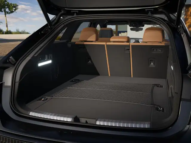 Audi A6 view 12
