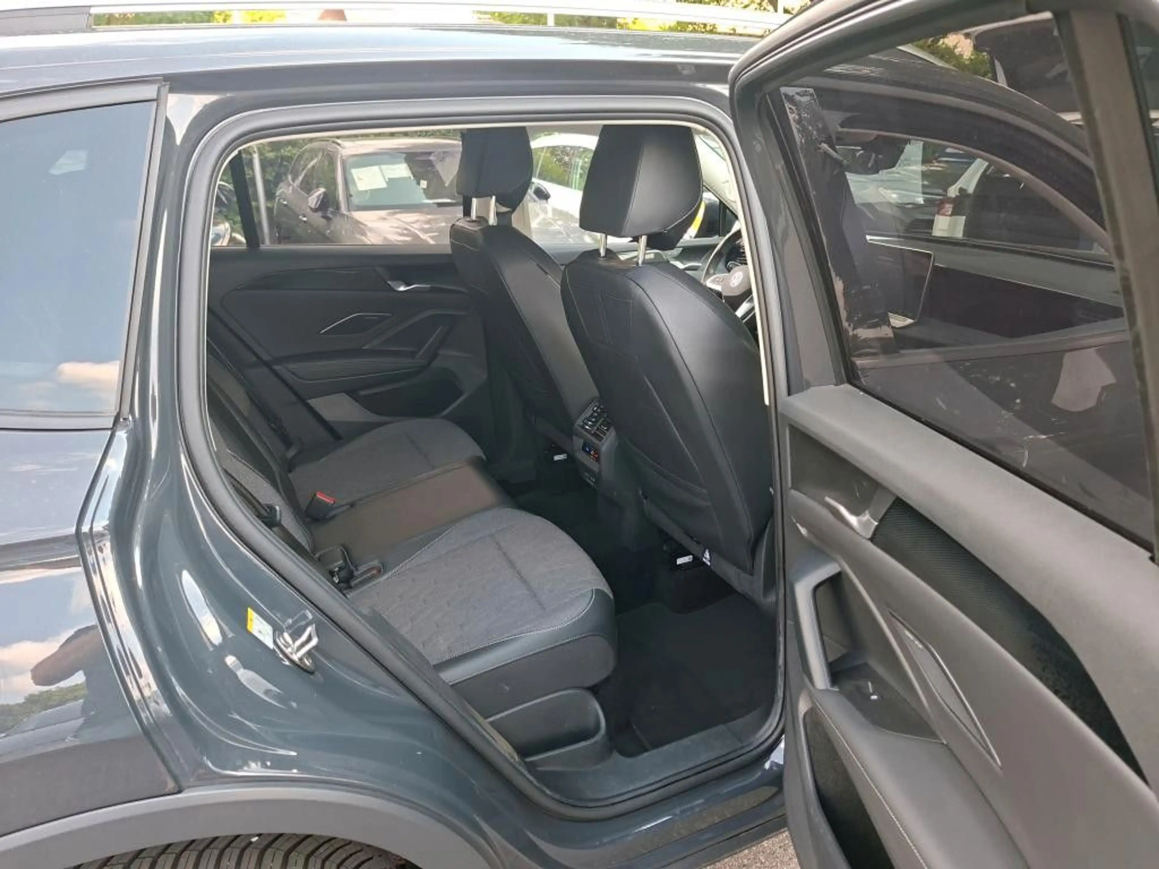 Volkswagen Tiguan 2.0 TDI 110 kW Life — photo 7