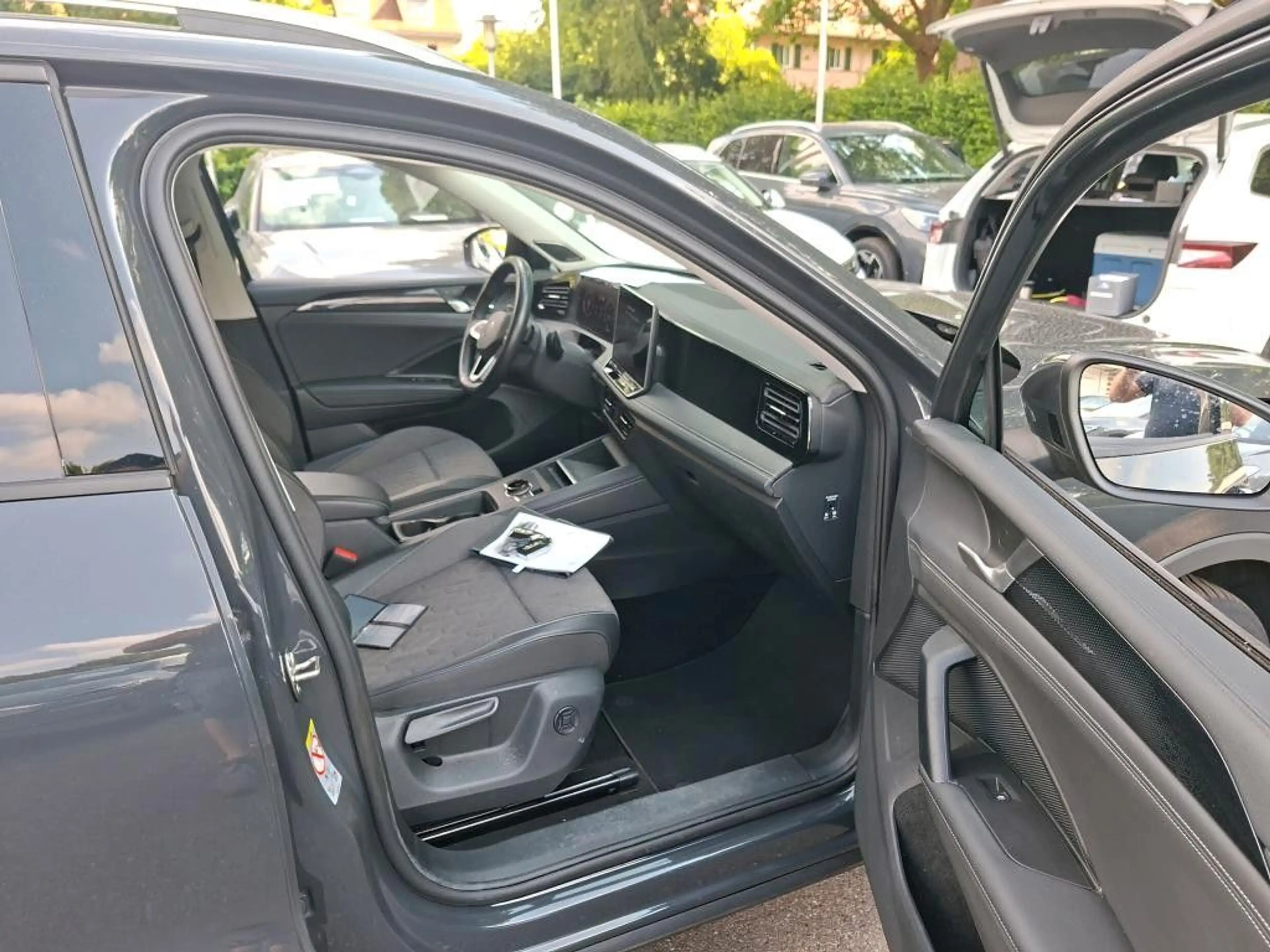 Volkswagen Tiguan 2.0 TDI 110 kW Life — photo 6