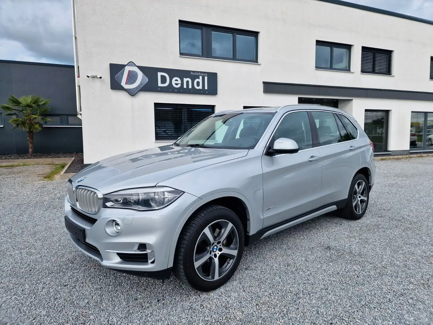 BMW X5 xDrive40d,Leder,Navi.Prof.,HUD,360,AHK,H&K Silber - 1
