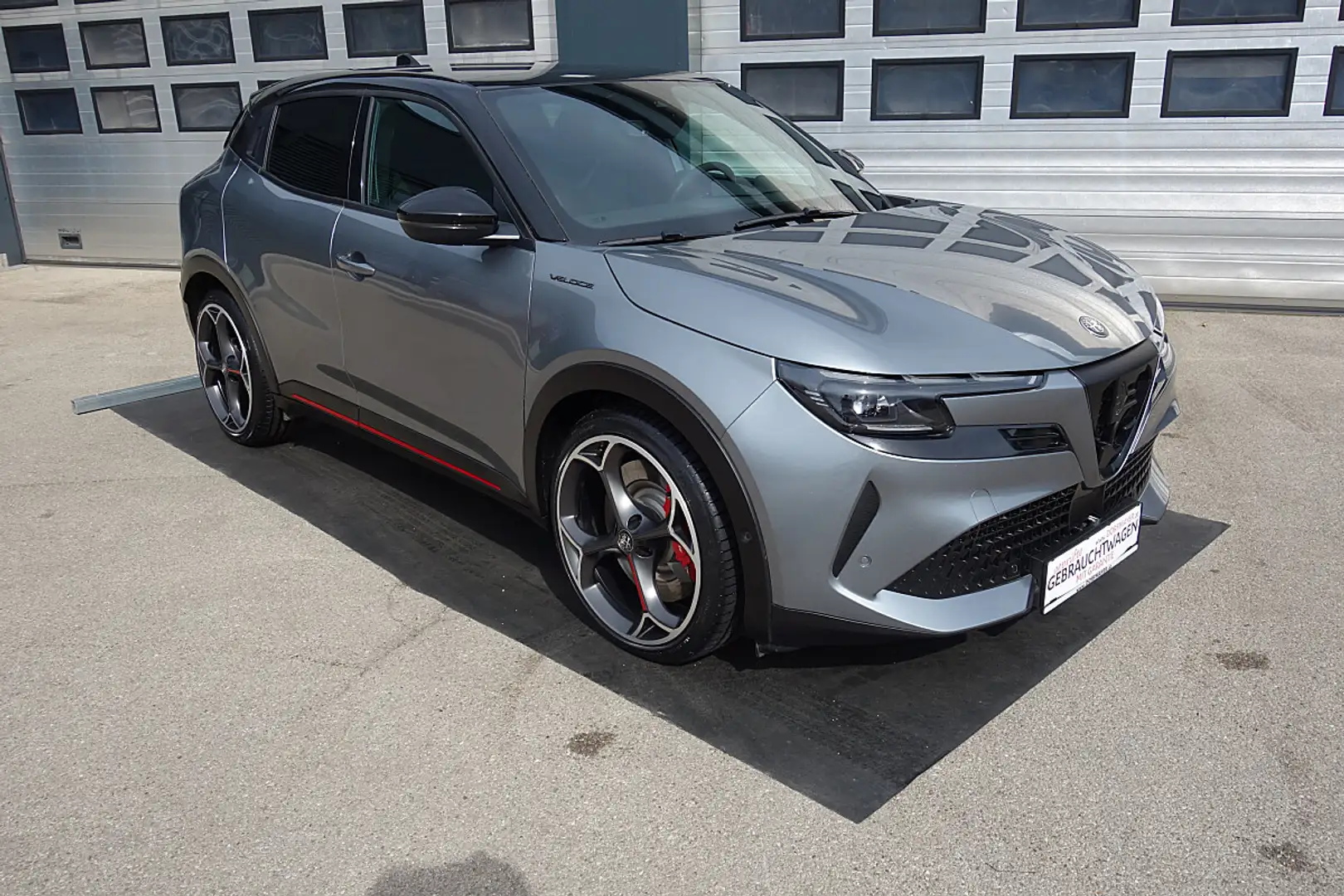 Alfa Romeo Junior Elettrica 280 Veloce 54kWh Silber - 1