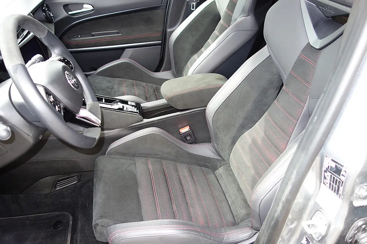 Alfa Romeo Junior 2025 — фото 12
