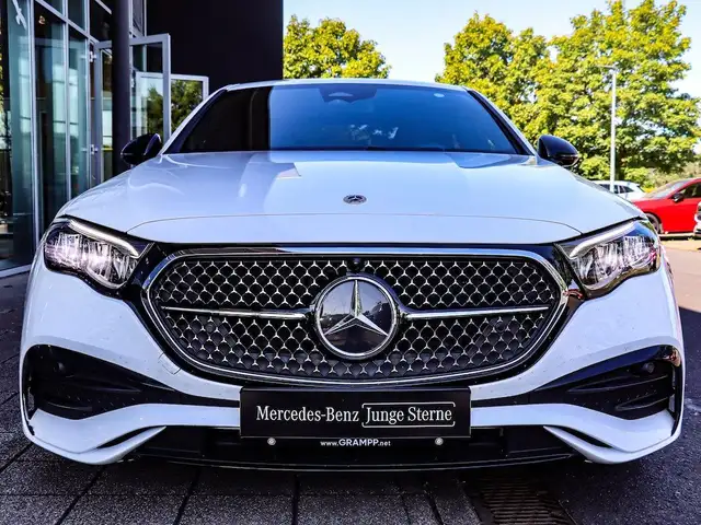 Mercedes-Benz E Class view 10