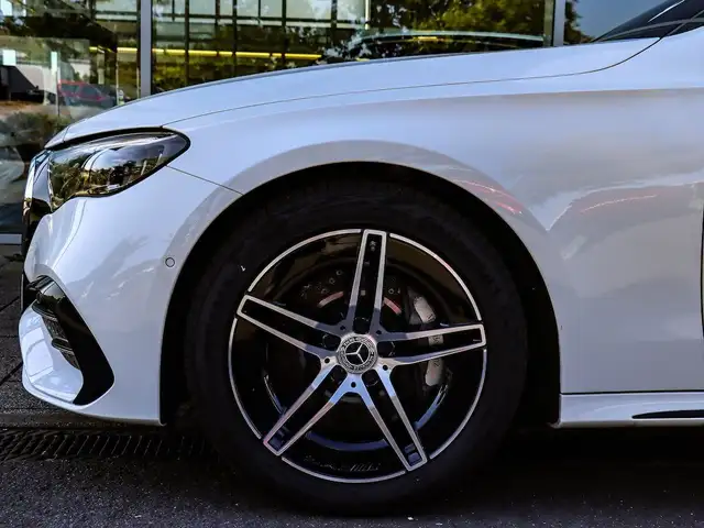 Mercedes-Benz E Class view 11