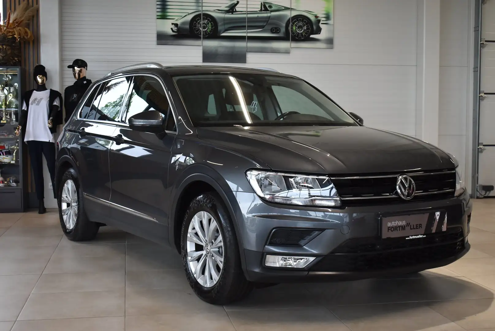 Volkswagen Tiguan 2,0 TDI Comfortline /AHK/8fach/1.Besitz Grau - 1