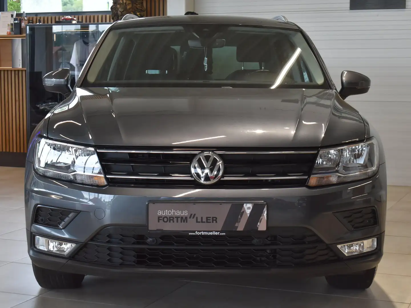 Volkswagen Tiguan 2,0 TDI Comfortline /AHK/8fach/1.Besitz Grau - 2