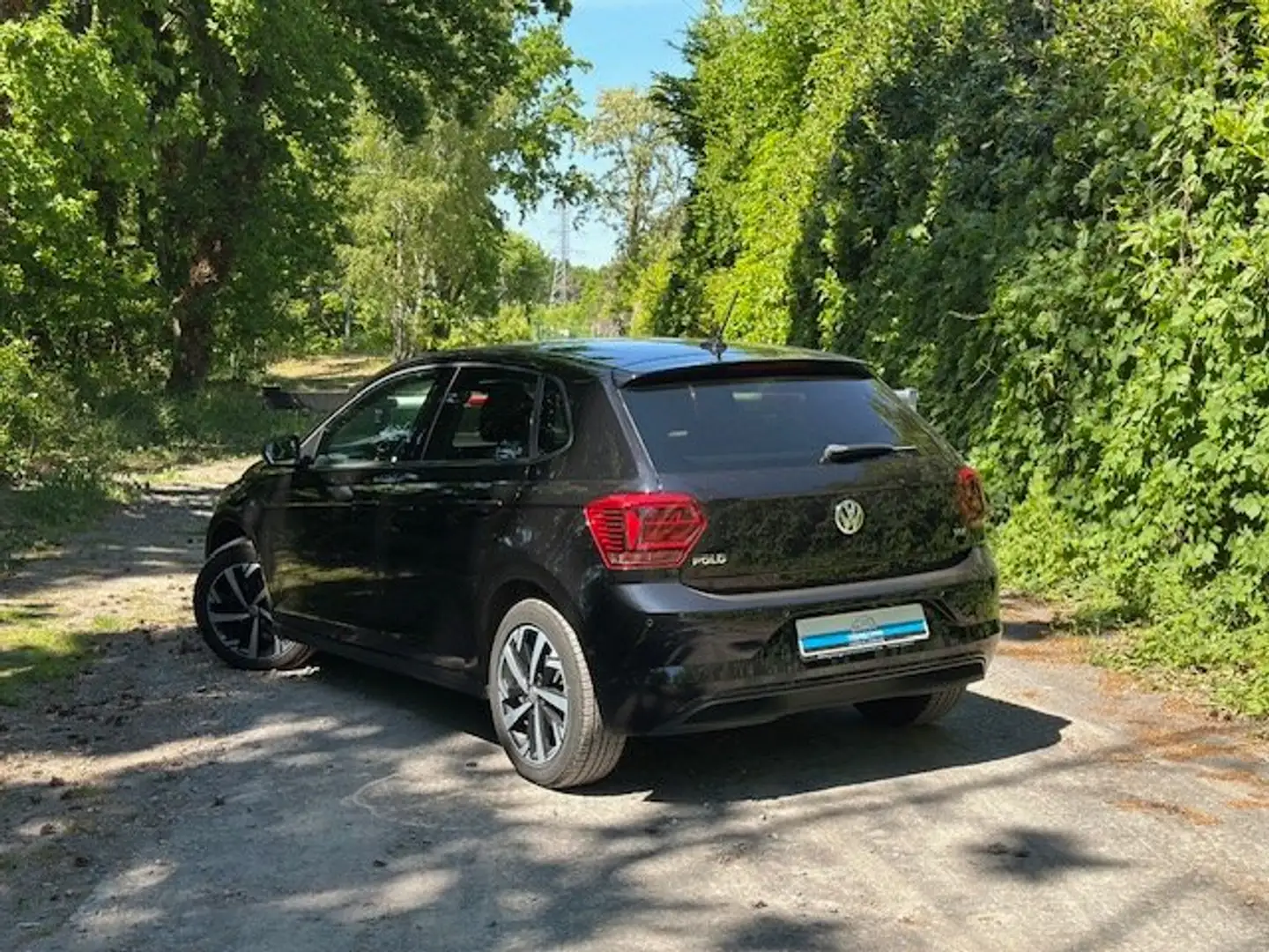 Volkswagen Polo 1.0 TGI Trendline | Benzine (volledige tank) + CNG Чорний - 2