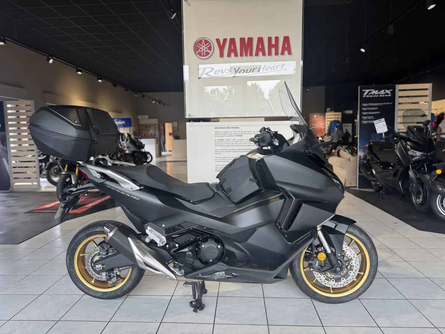 Honda Forza 750 Negro - 1
