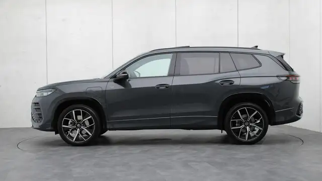 Volkswagen Tayron view 2
