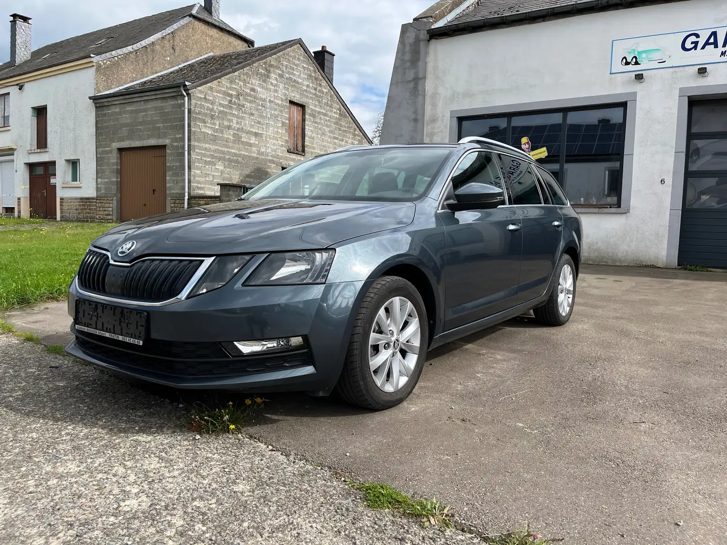 Skoda Octavia Octavia SW 1.6 TDi SCR Ambition Gris - 1