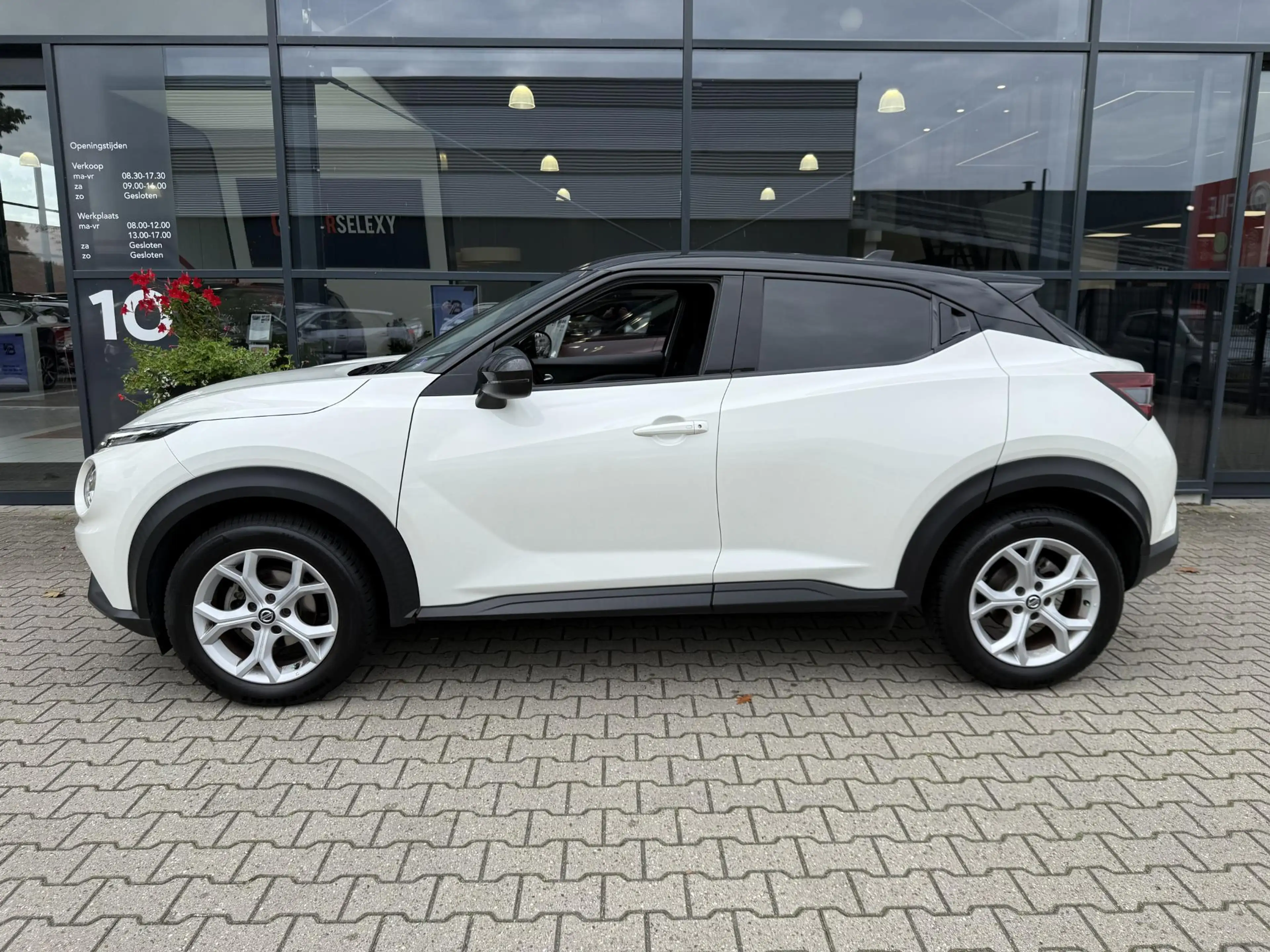 Nissan Juke 1.0 DIG-T N-Connecta *Navigatie & Cruise Control* — photo 4