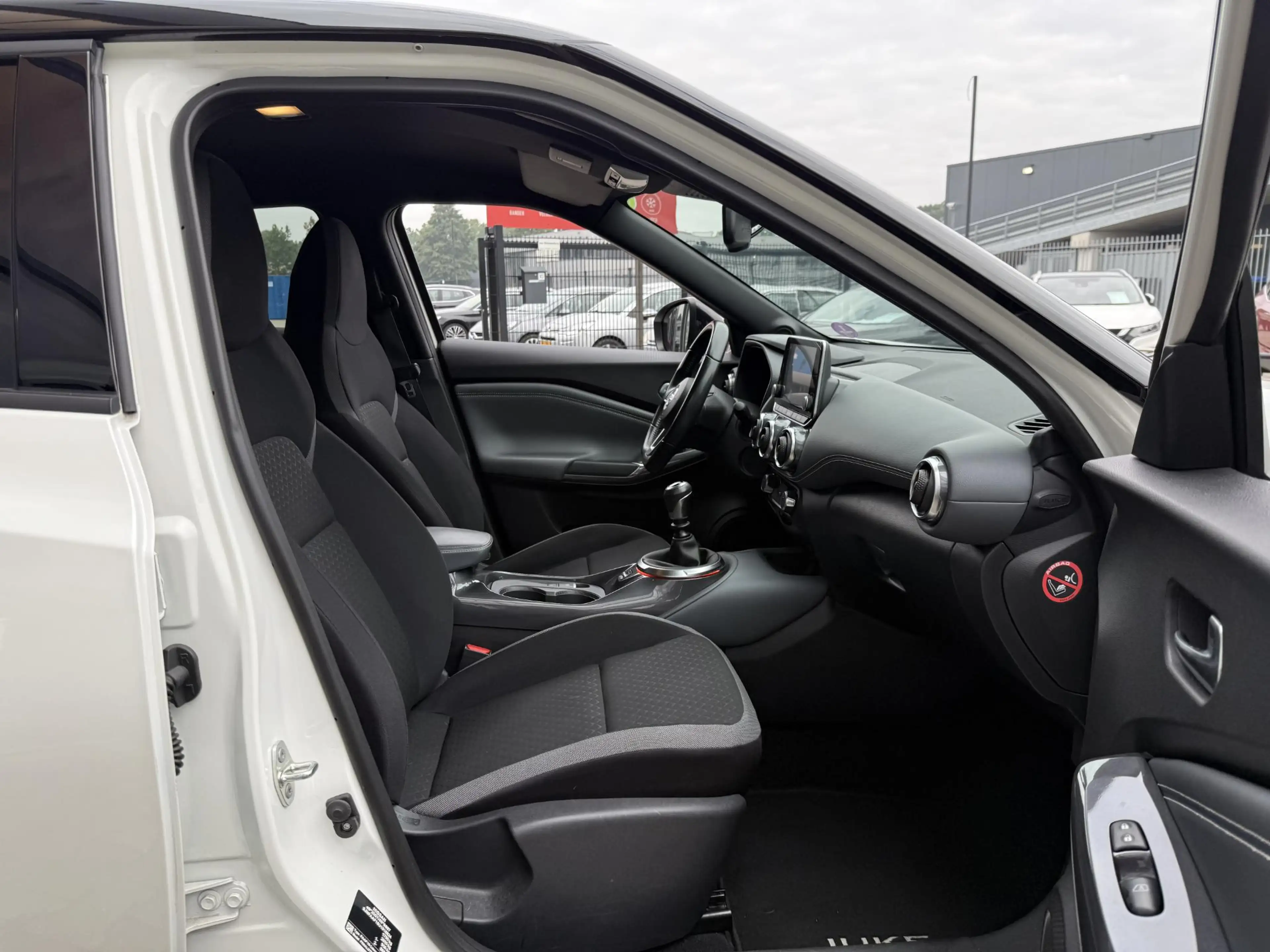 Nissan Juke 1.0 DIG-T N-Connecta *Navigatie & Cruise Control* — photo 12
