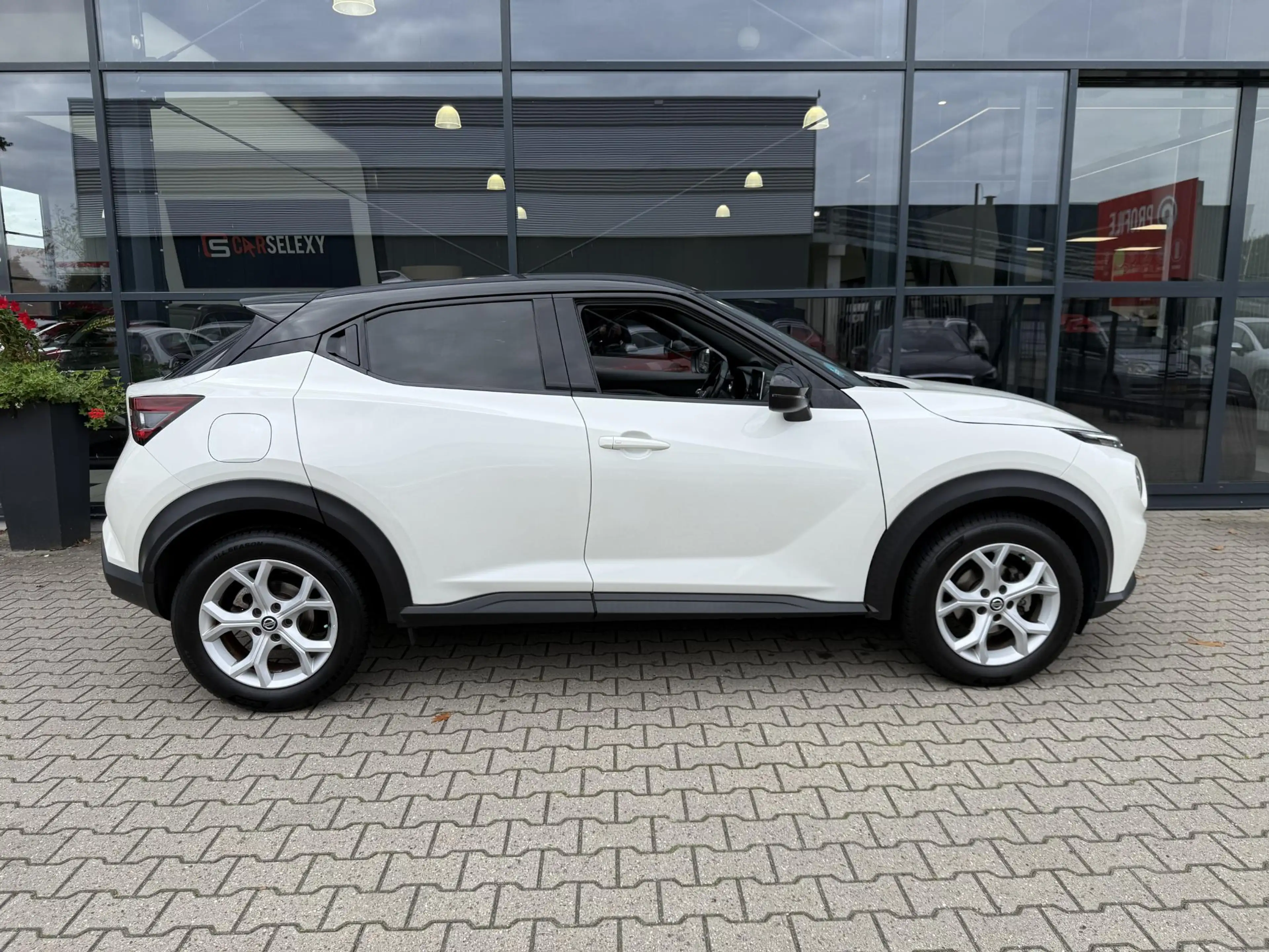 Nissan Juke 1.0 DIG-T N-Connecta *Navigatie & Cruise Control* — photo 5