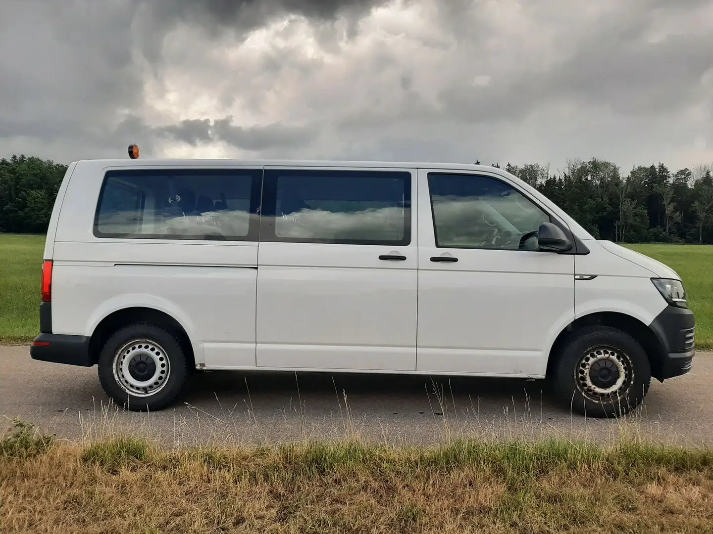 Volkswagen T6 Transporter T6 Kombi 2.0 TDI Lang 9- Sitze Klima PDC 1. Hand Weiß - 2