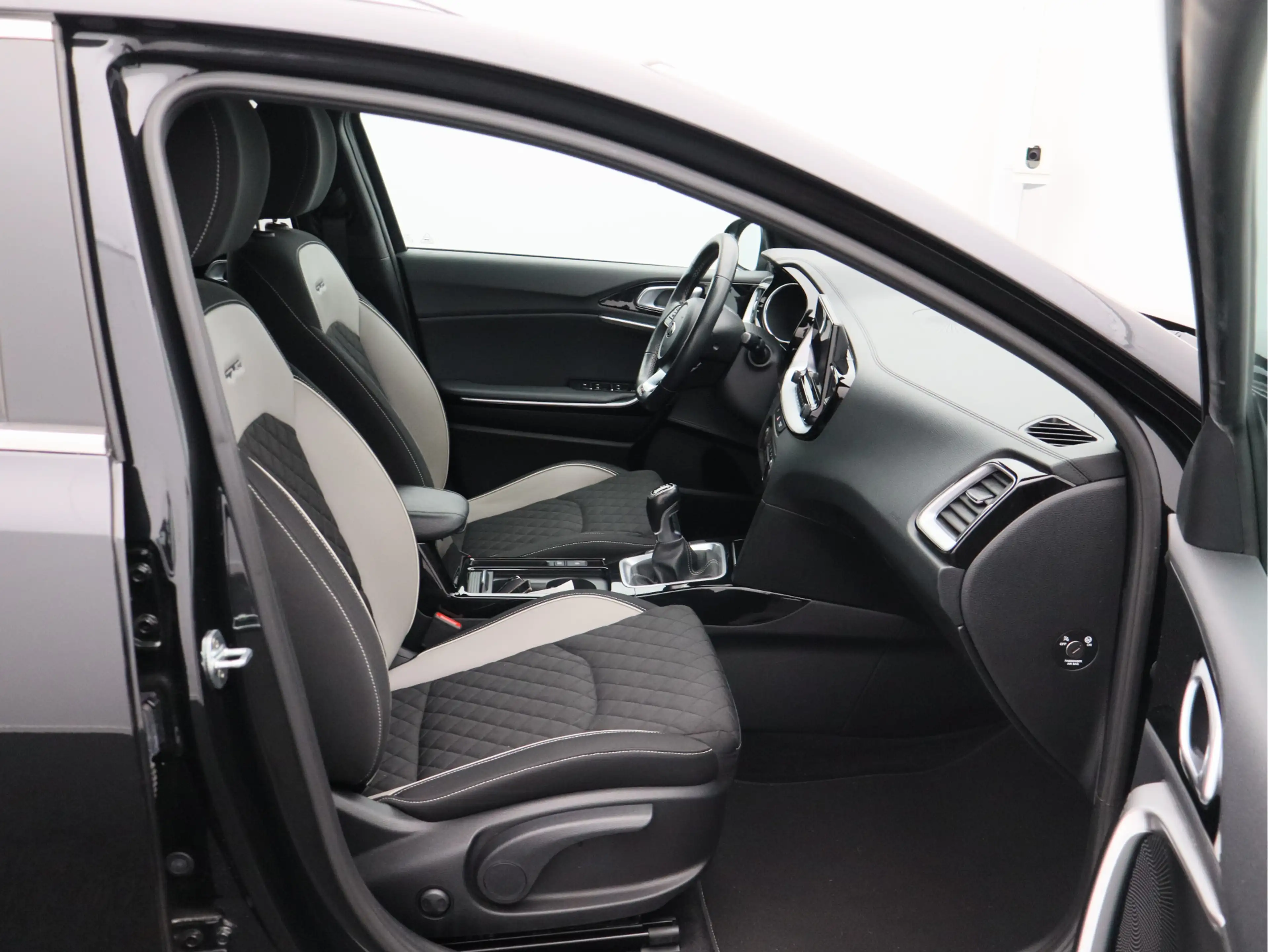 Kia Ceed SW / cee'd SW Sportswagon 1.0 T-GDi GT-Line Business Edition/ la — photo 18
