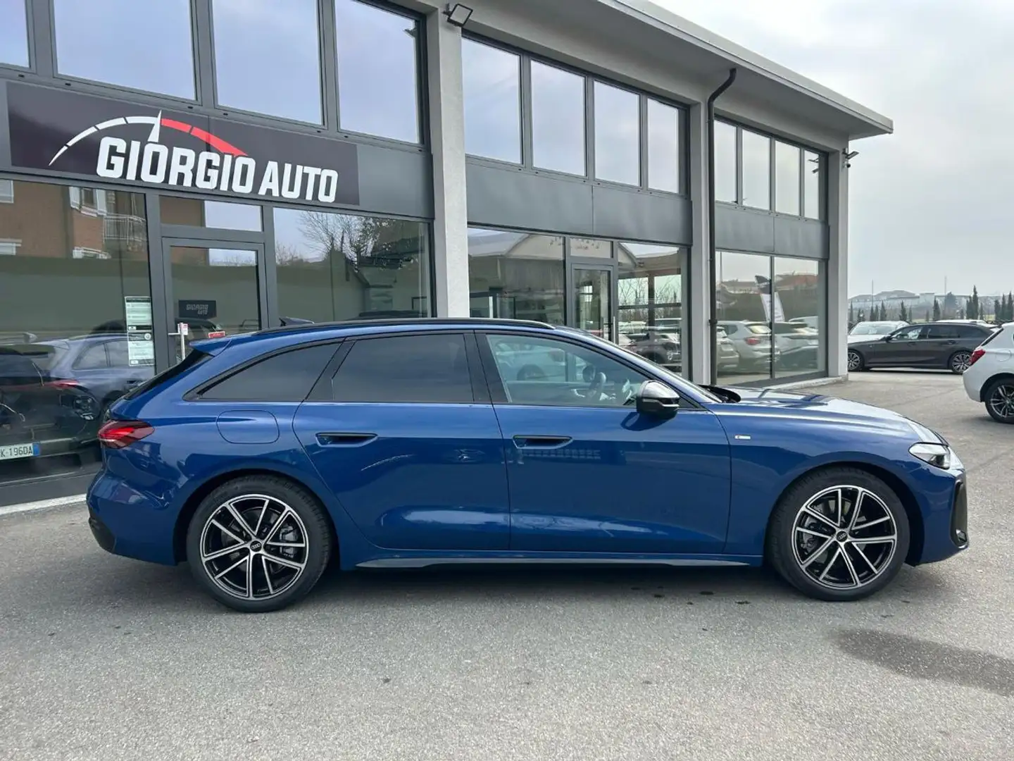Audi A5 Avant TDI 150 kW S tronic mHEV+ S Line edition Blu/Azzurro - 2