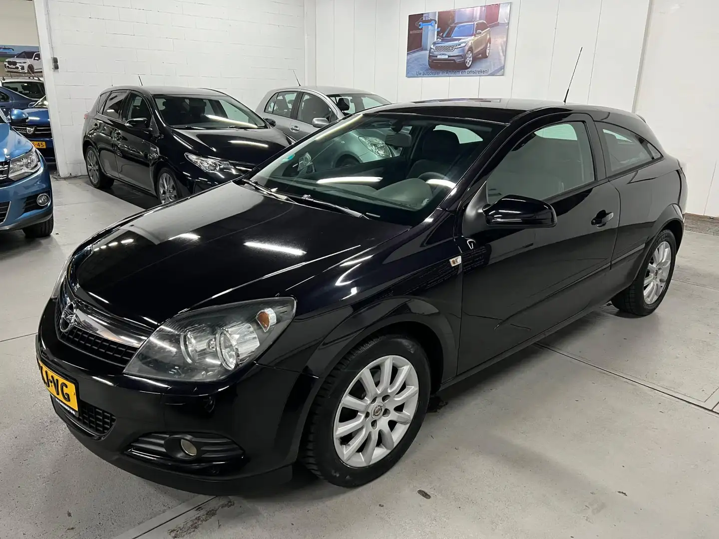 Opel Astra GTC 1.6 Temptation AIRCO / NAP / TREKHAAK Zwart - 2