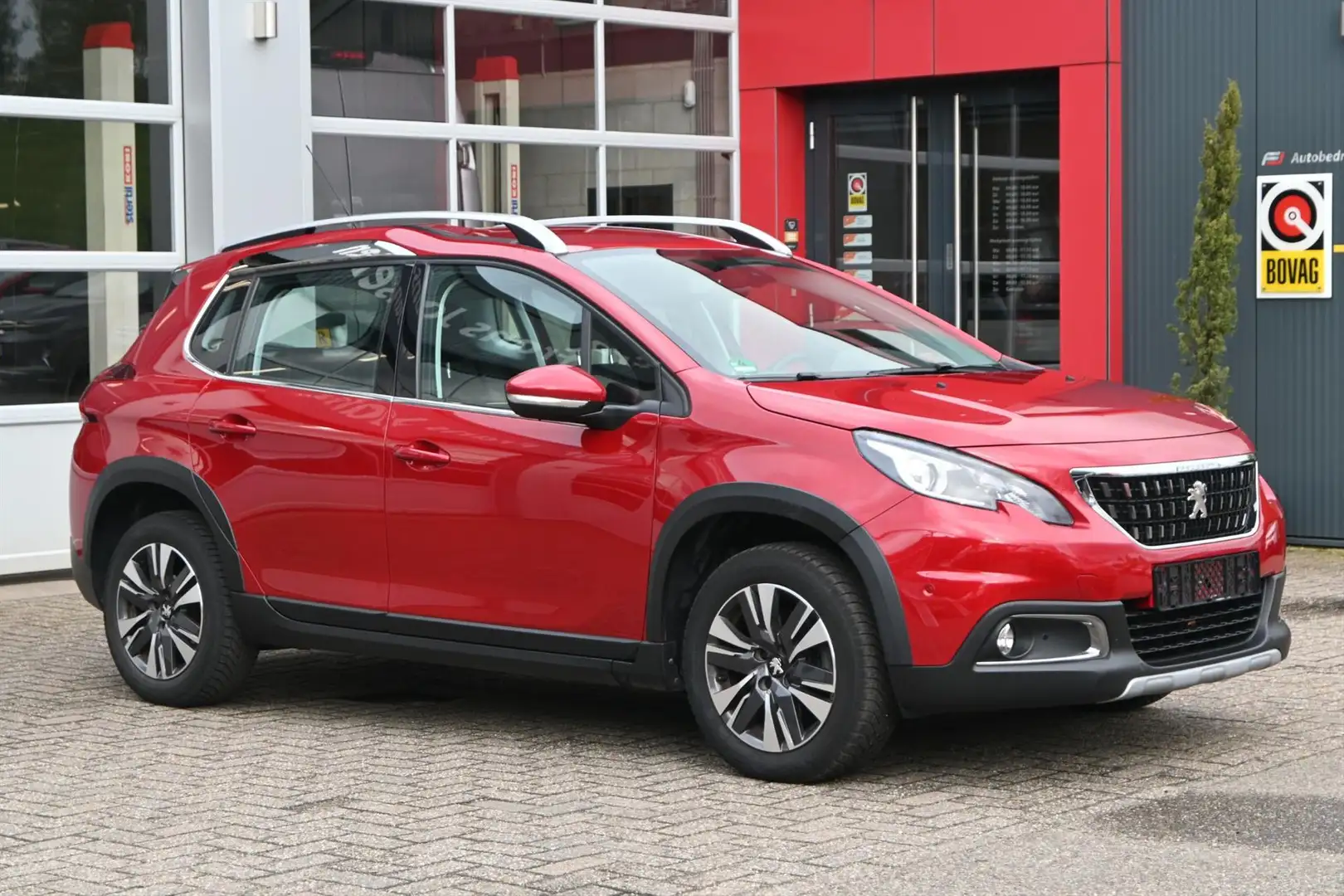 Peugeot 2008 New 1.2 110pk Automaat | Navi | Climate | Cruise | Rood - 1