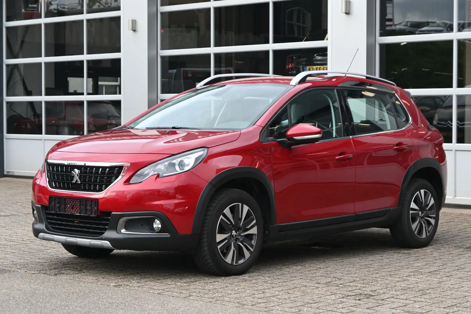 Peugeot 2008 New 1.2 110pk Automaat | Navi | Climate | Cruise | Rood - 2