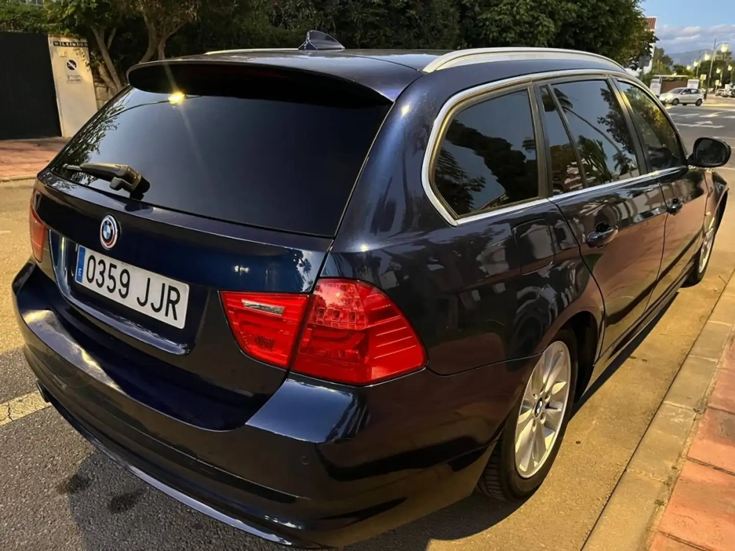 BMW BMW Serie 3 Berlina  Manual de 5 Puertas Bleu - 2