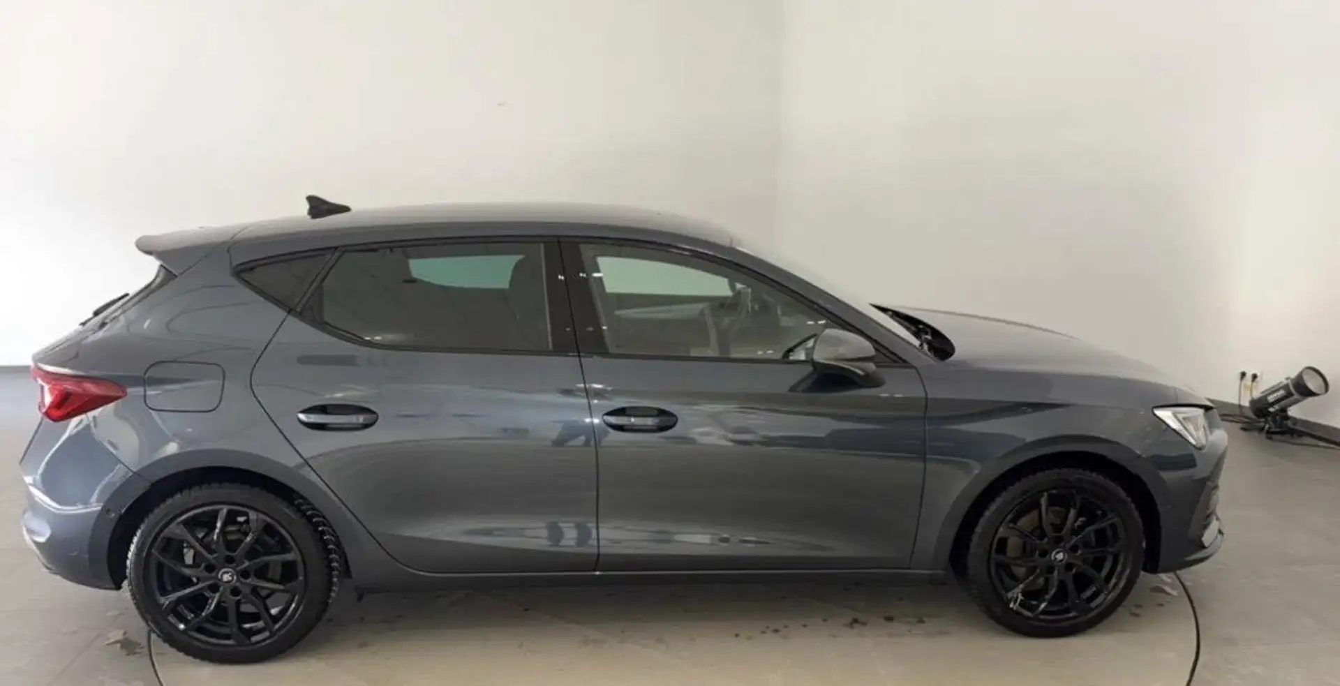 CUPRA Leon Leon Alpha 1.5 TSI 150 PS ACT Grau - 1