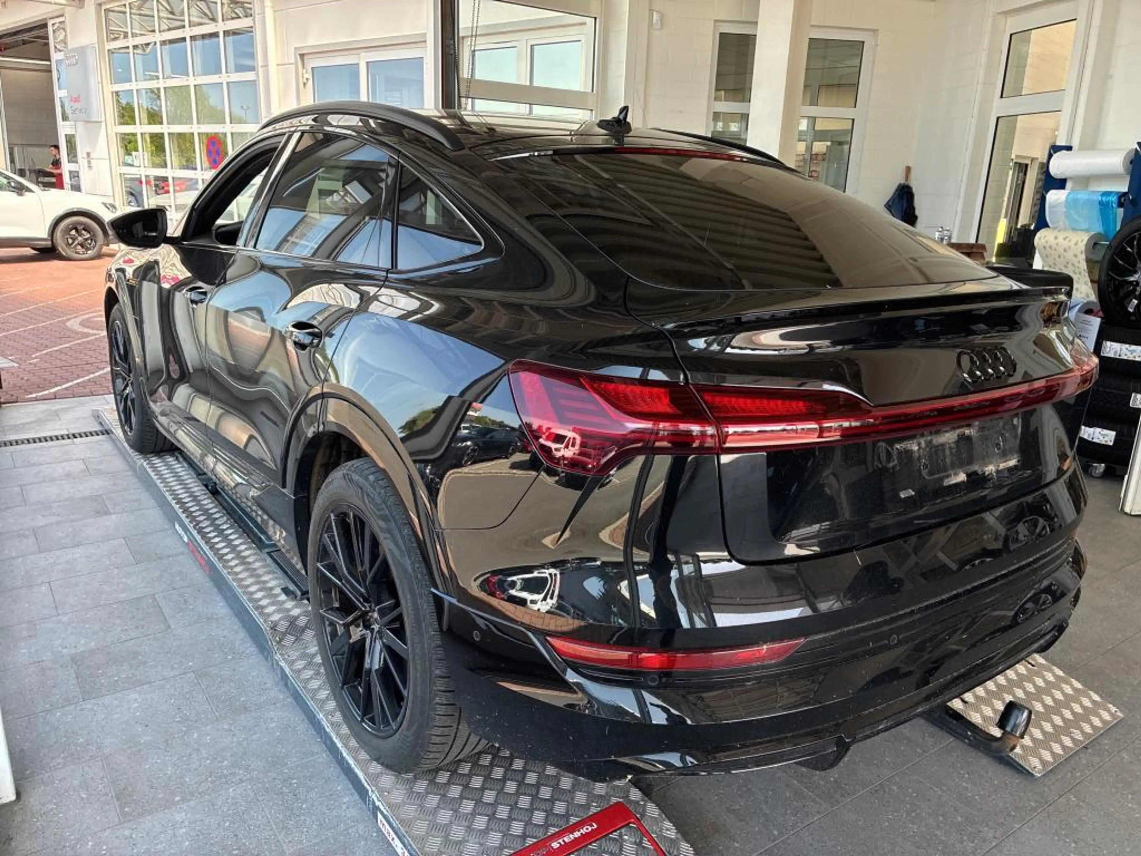 Audi e-tron Sportback 55 2x S line BLACK EDITION AHK — photo 5
