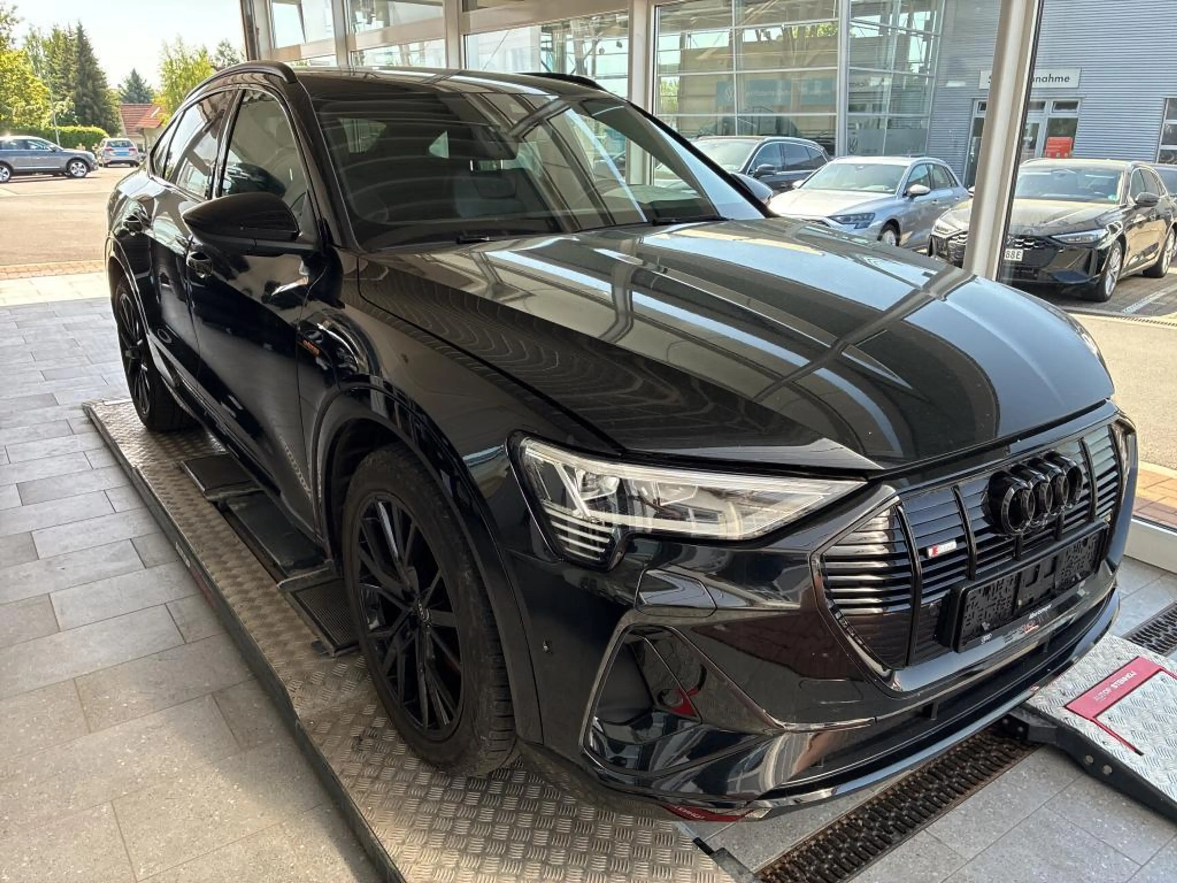 Audi e-tron Sportback 55 2x S line BLACK EDITION AHK — photo 4