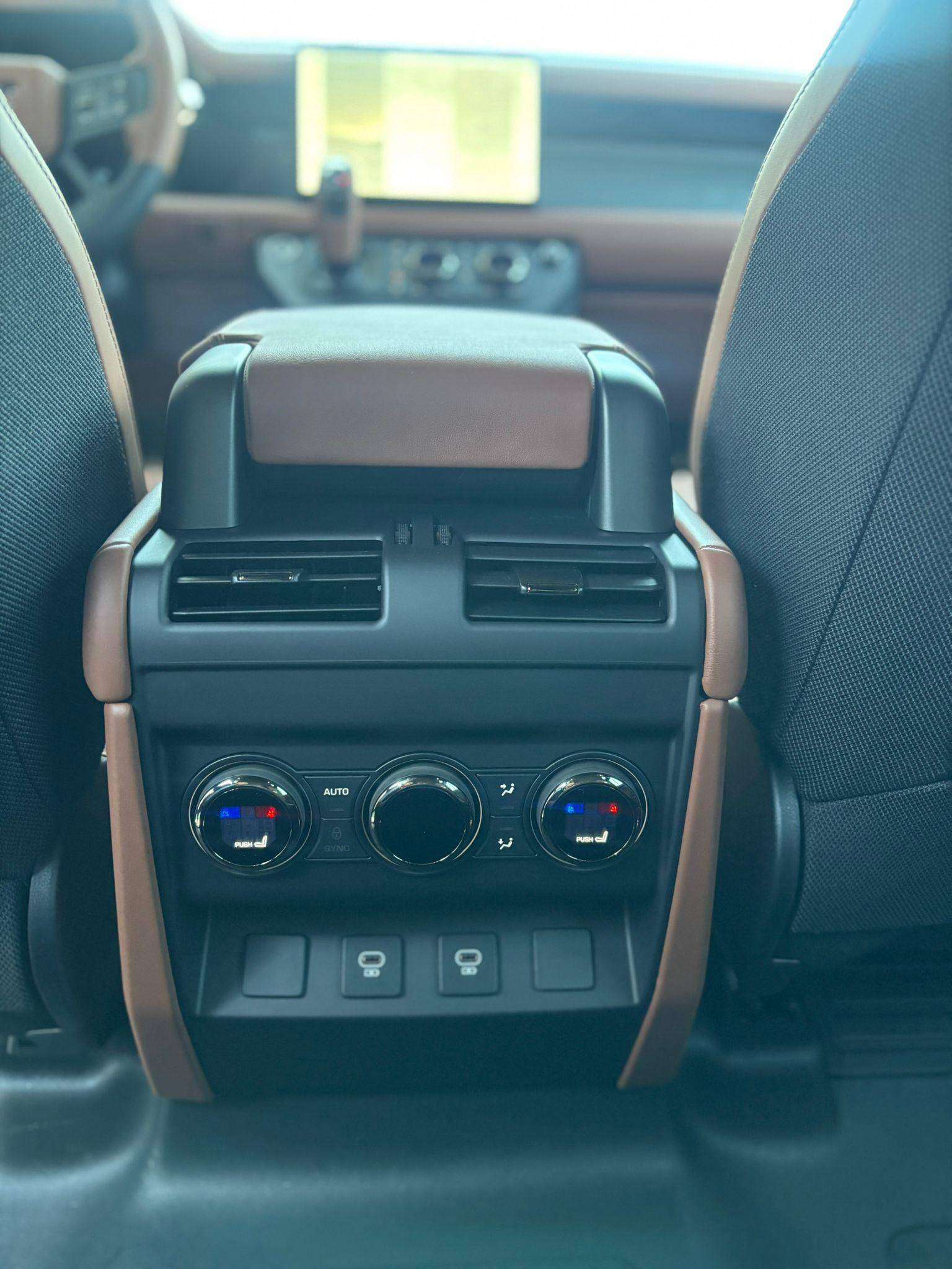 2025 Land Rover Defender 110 P635 OCTA thumb 16