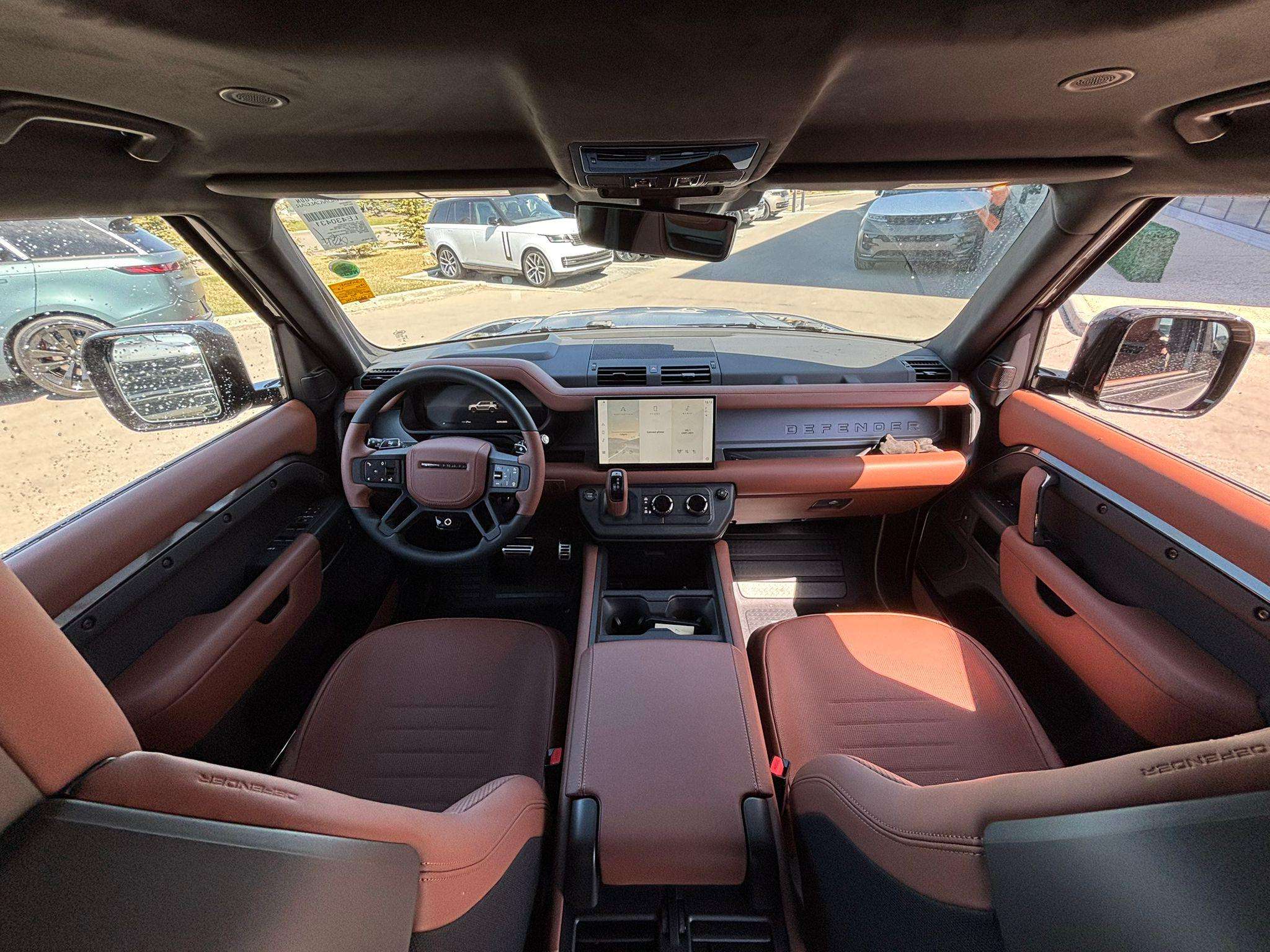 2025 Land Rover Defender 110 P635 OCTA thumb 10