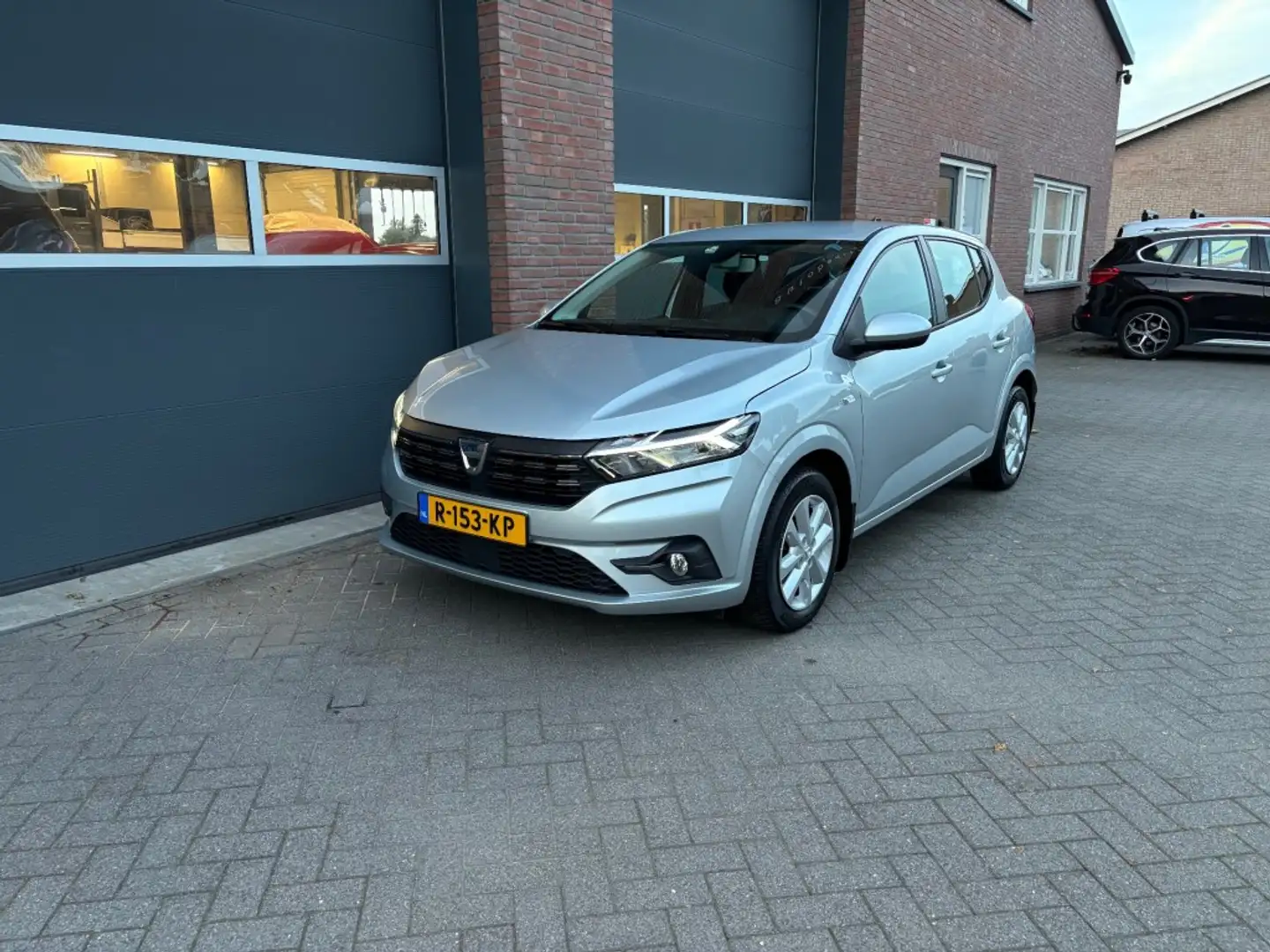 Dacia Sandero 1.0 TCE 90 ESSENTIAL Grijs - 1