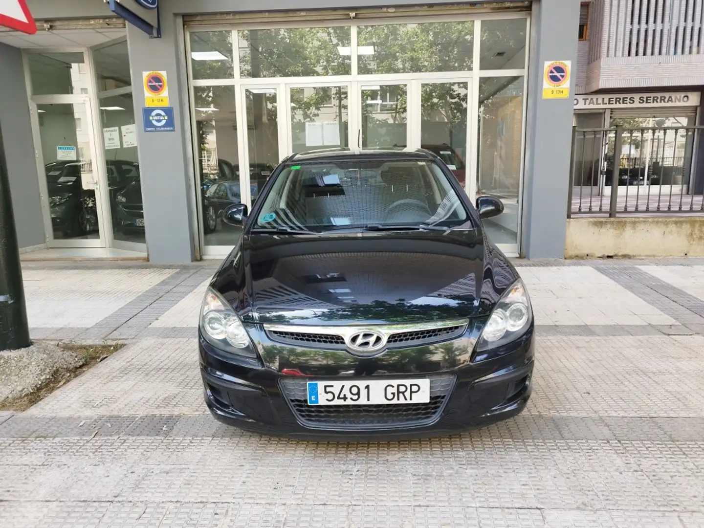 Hyundai i30 1.4 Classic Zwart - 1