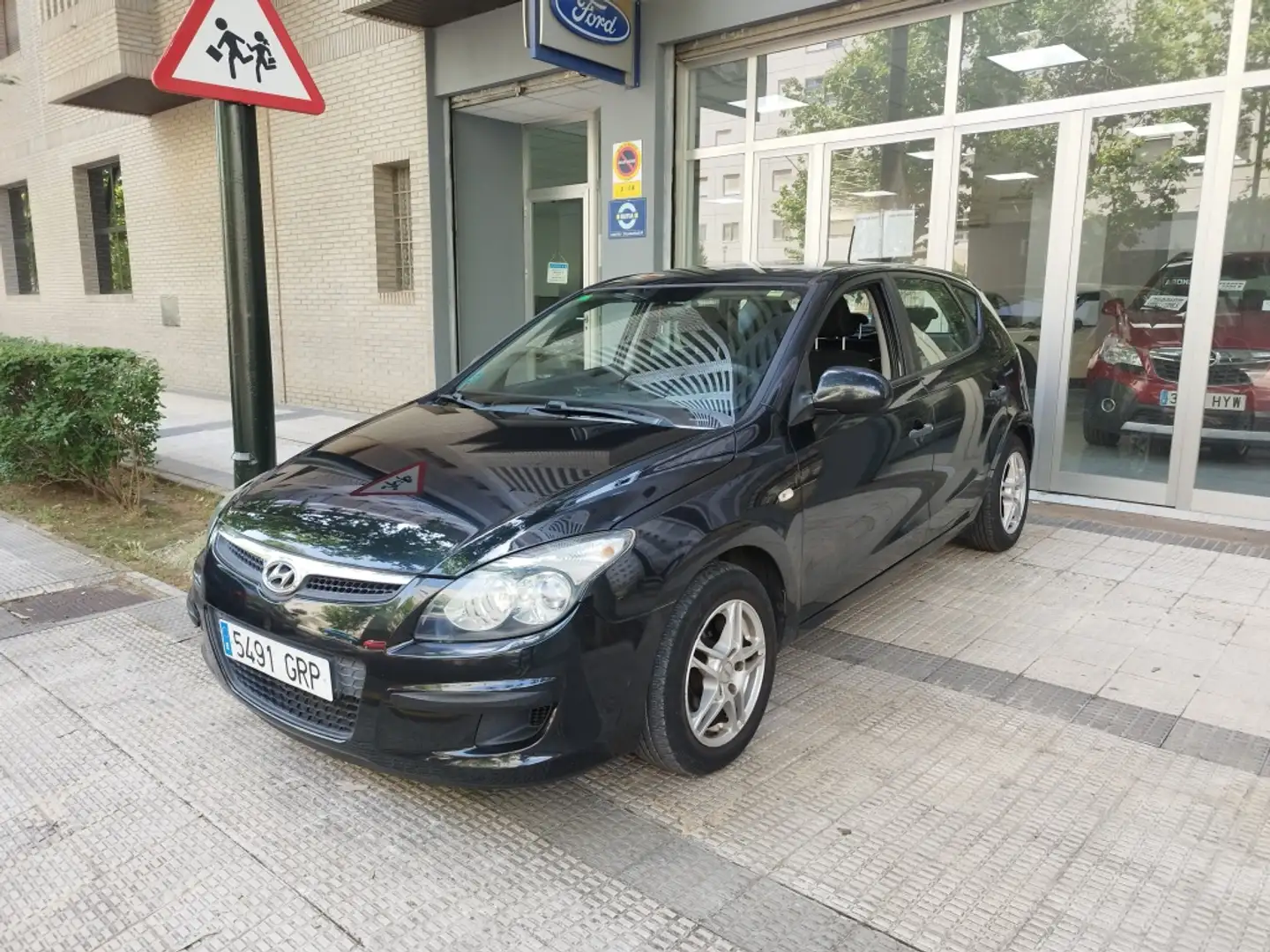 Hyundai i30 1.4 Classic Zwart - 2