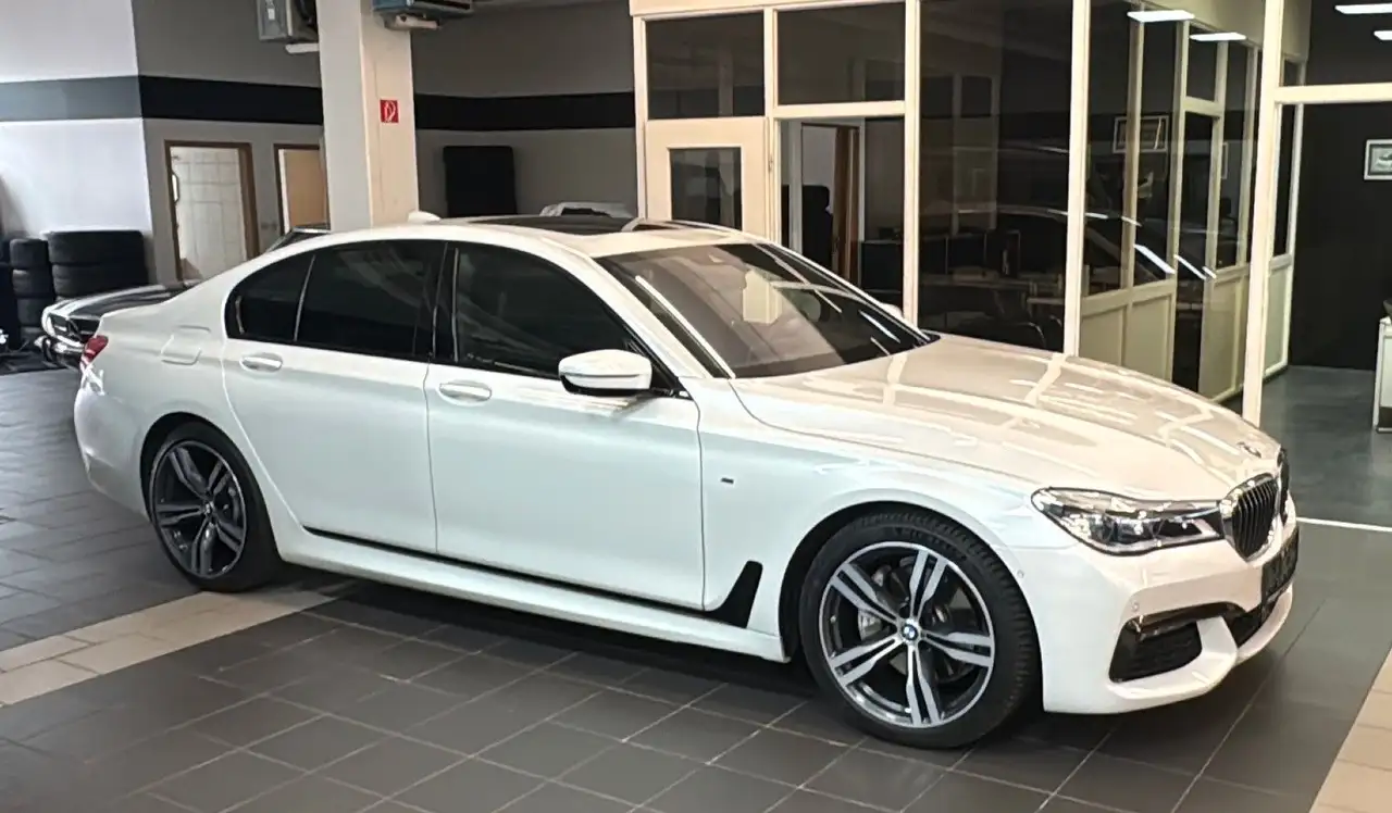 BMW 740
