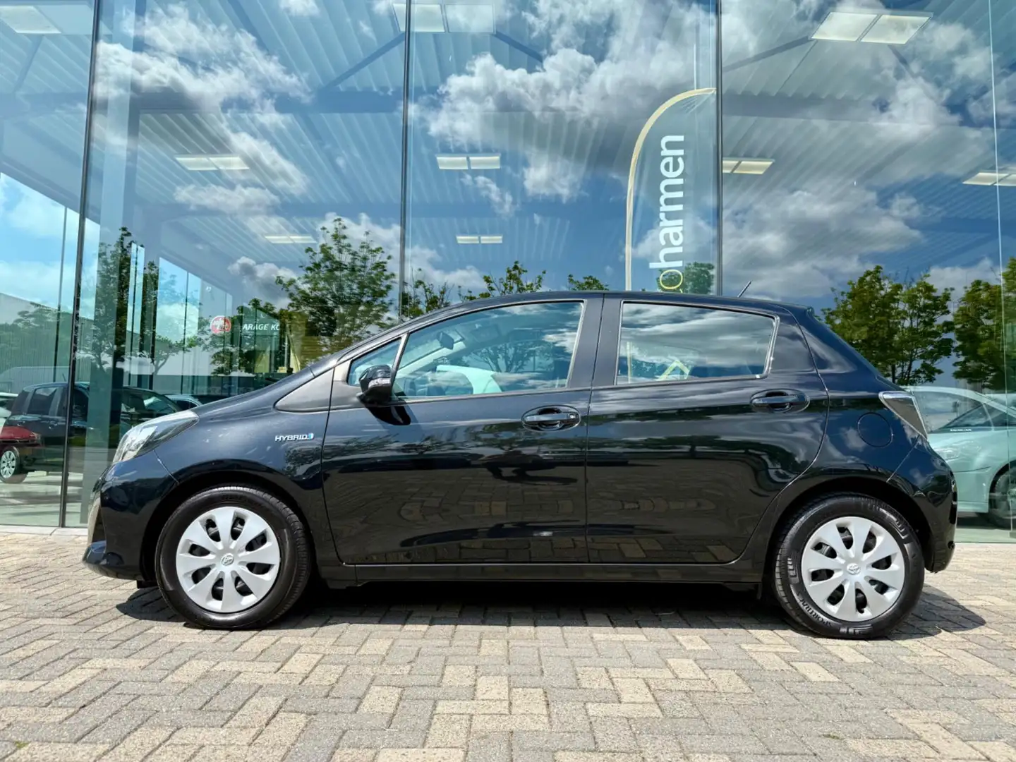 Toyota Yaris 1.5 Full Hybrid Aspiration automaat, NAP, Camera, Noir - 2