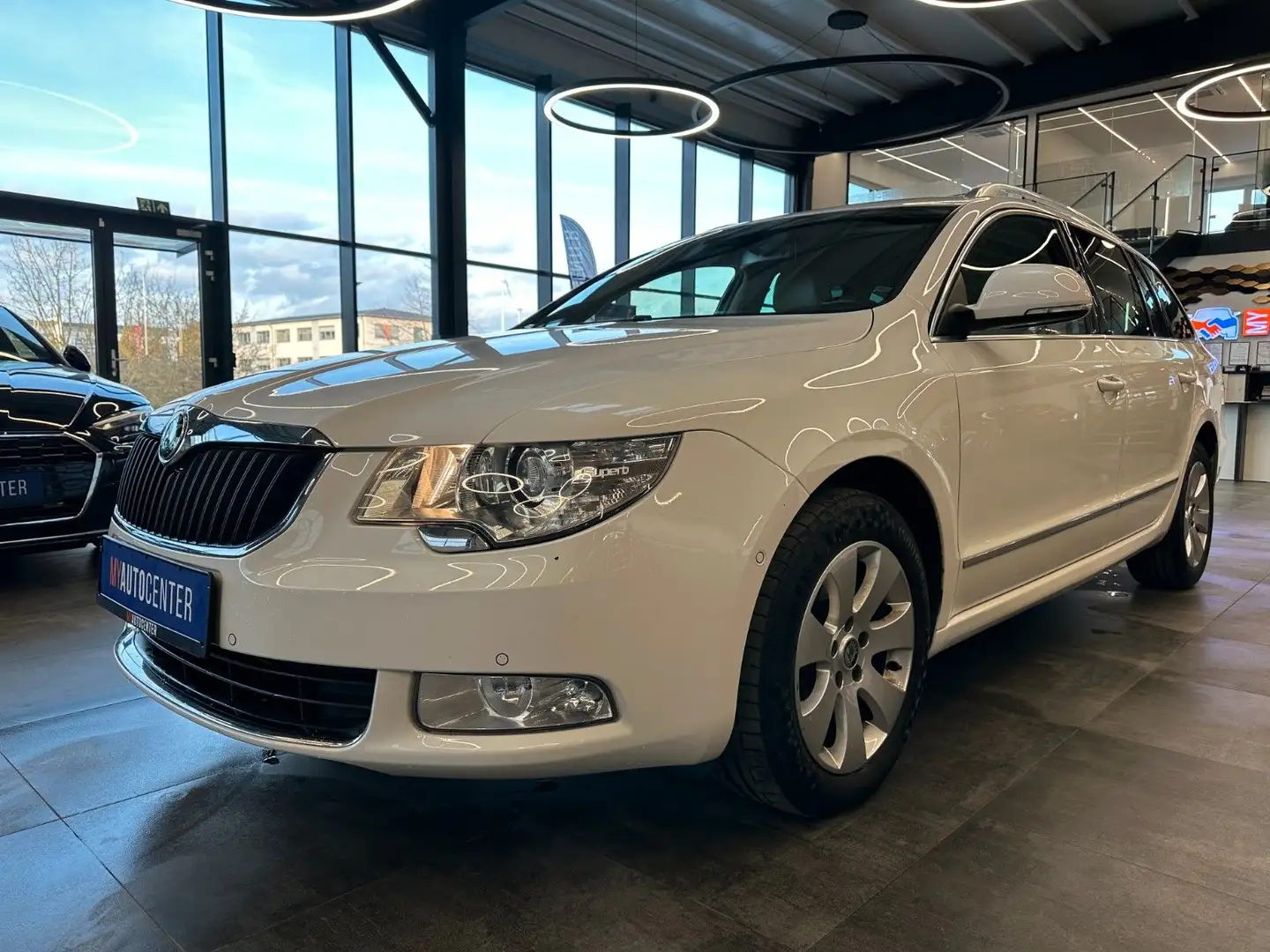 Skoda Superb Combi Elegance *1. Hand*Xenon*Klima*Navi* Blanc - 2