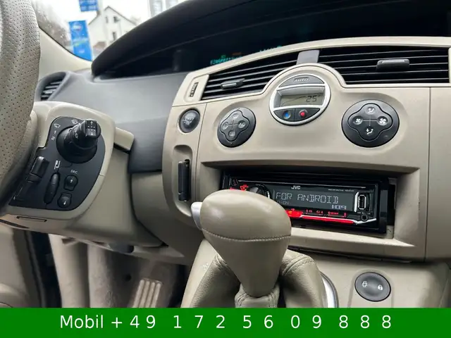 Renault Scenic view 19