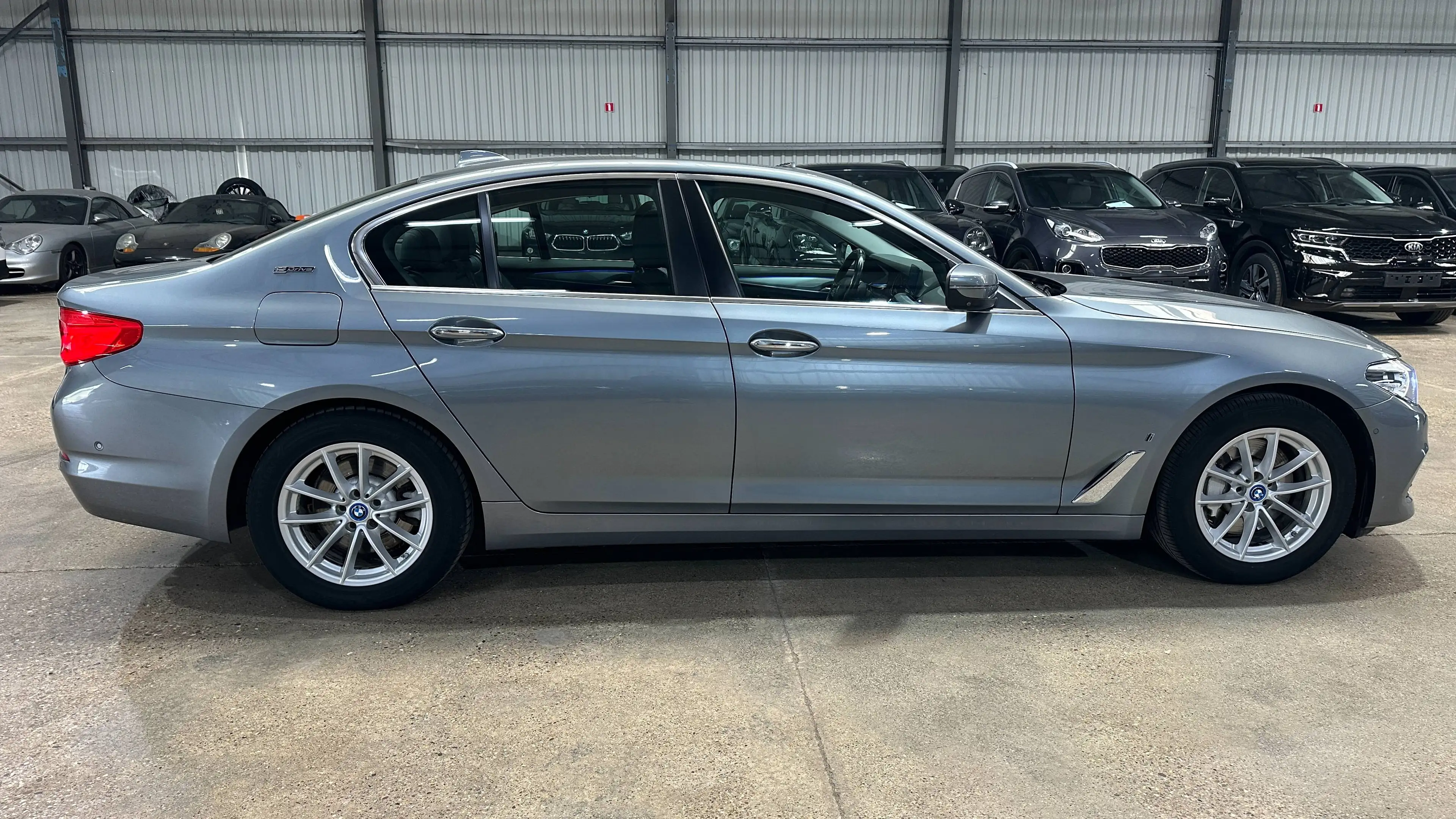 BMW 530 530eA PHEV Performance Business Edition (185 kW) — photo 4