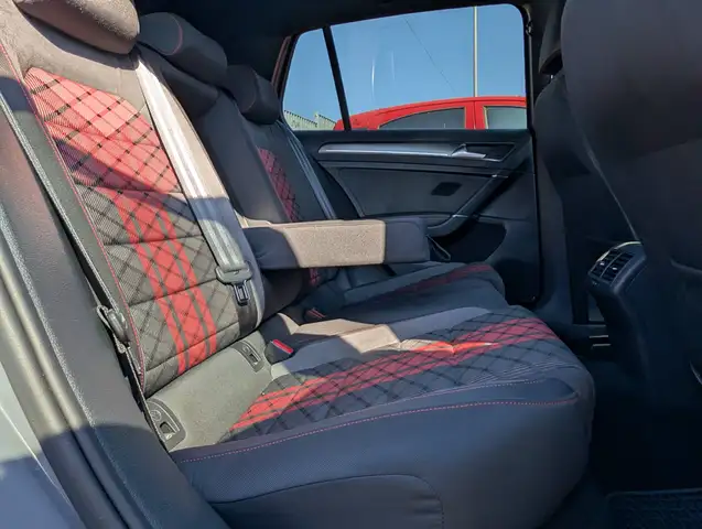Volkswagen Golf view 19