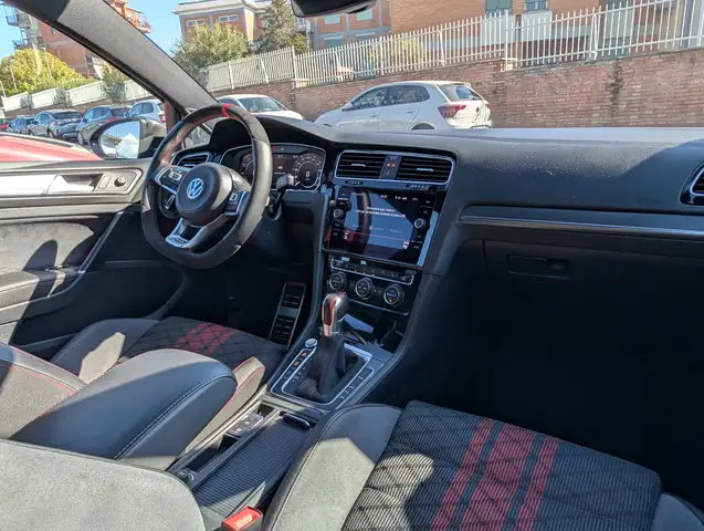 Volkswagen Golf view 17