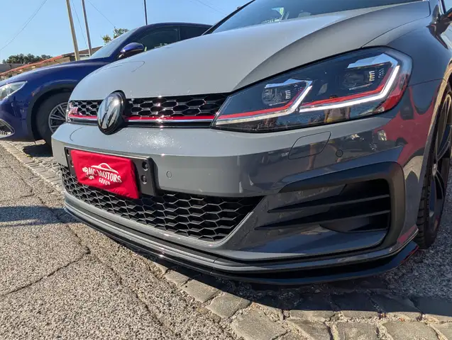 Volkswagen Golf view 3
