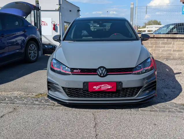 Volkswagen Golf view 2