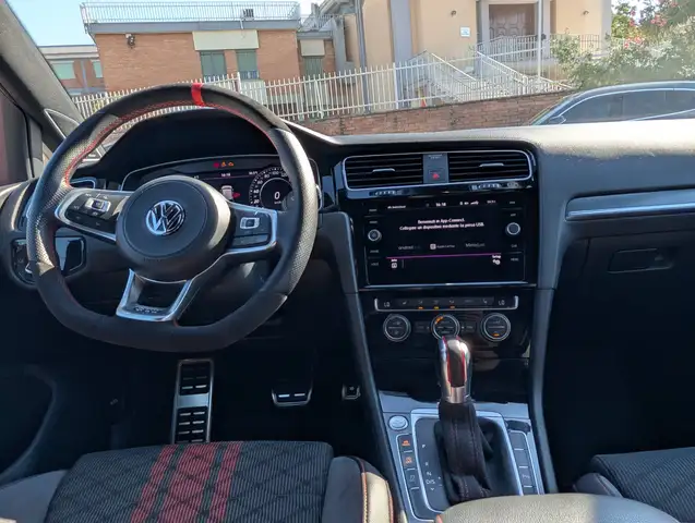 Volkswagen Golf view 12