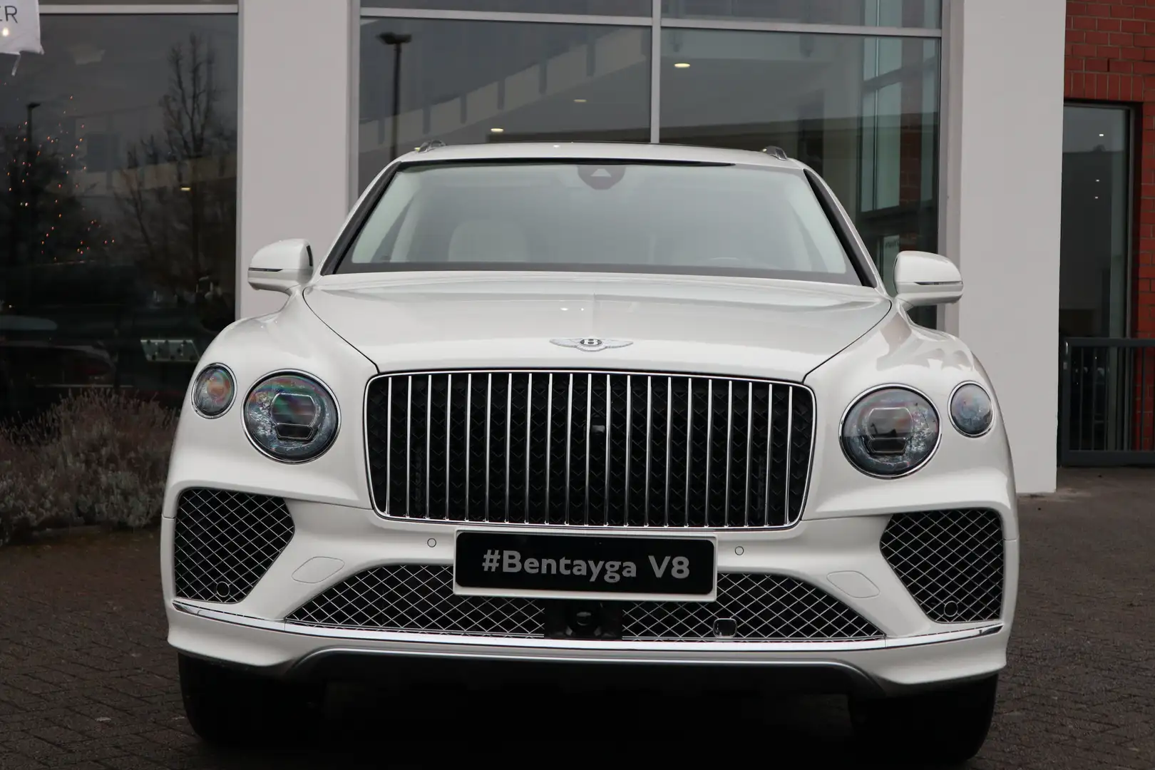 Bentley Bentayga V8 EWB Azure *Airline Seats*B&O* Weiß - 2