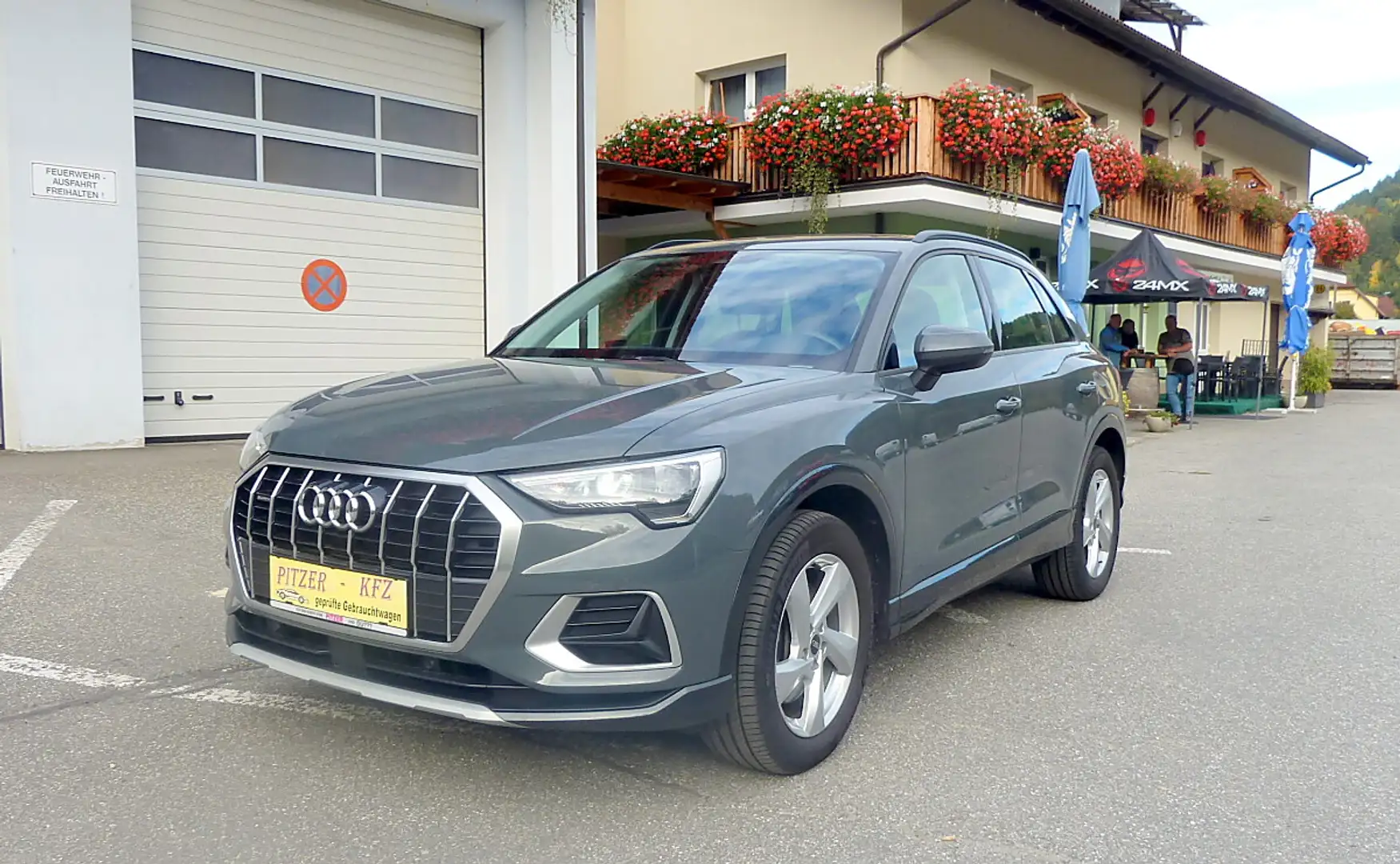 Audi Q3 Sportback 40 TFSI quattro S-tronic Grau - 2