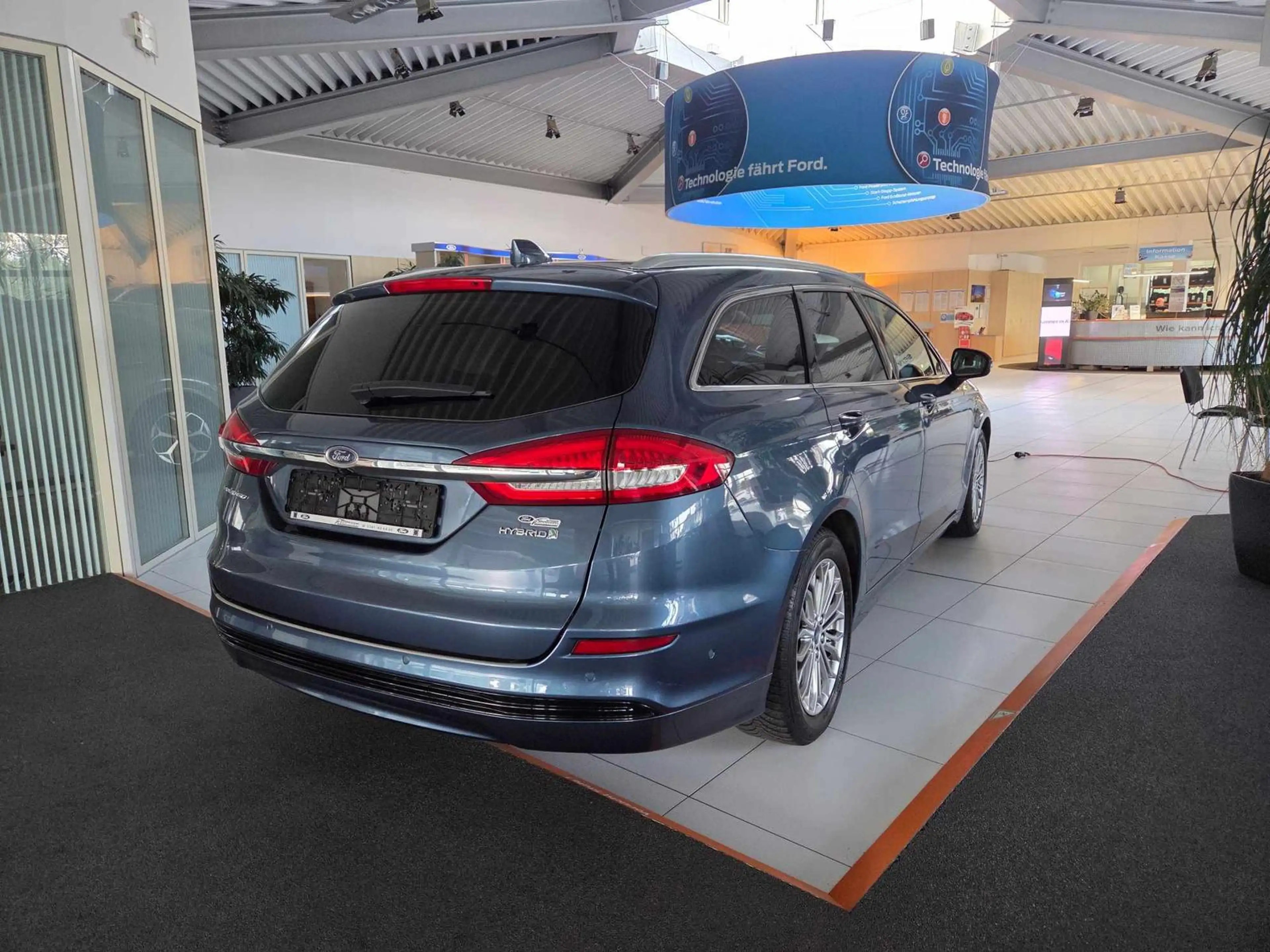 Ford Mondeo Turnier Hybrid Titanium BLIS ACC KAMERA DAB PARKAU — photo 7