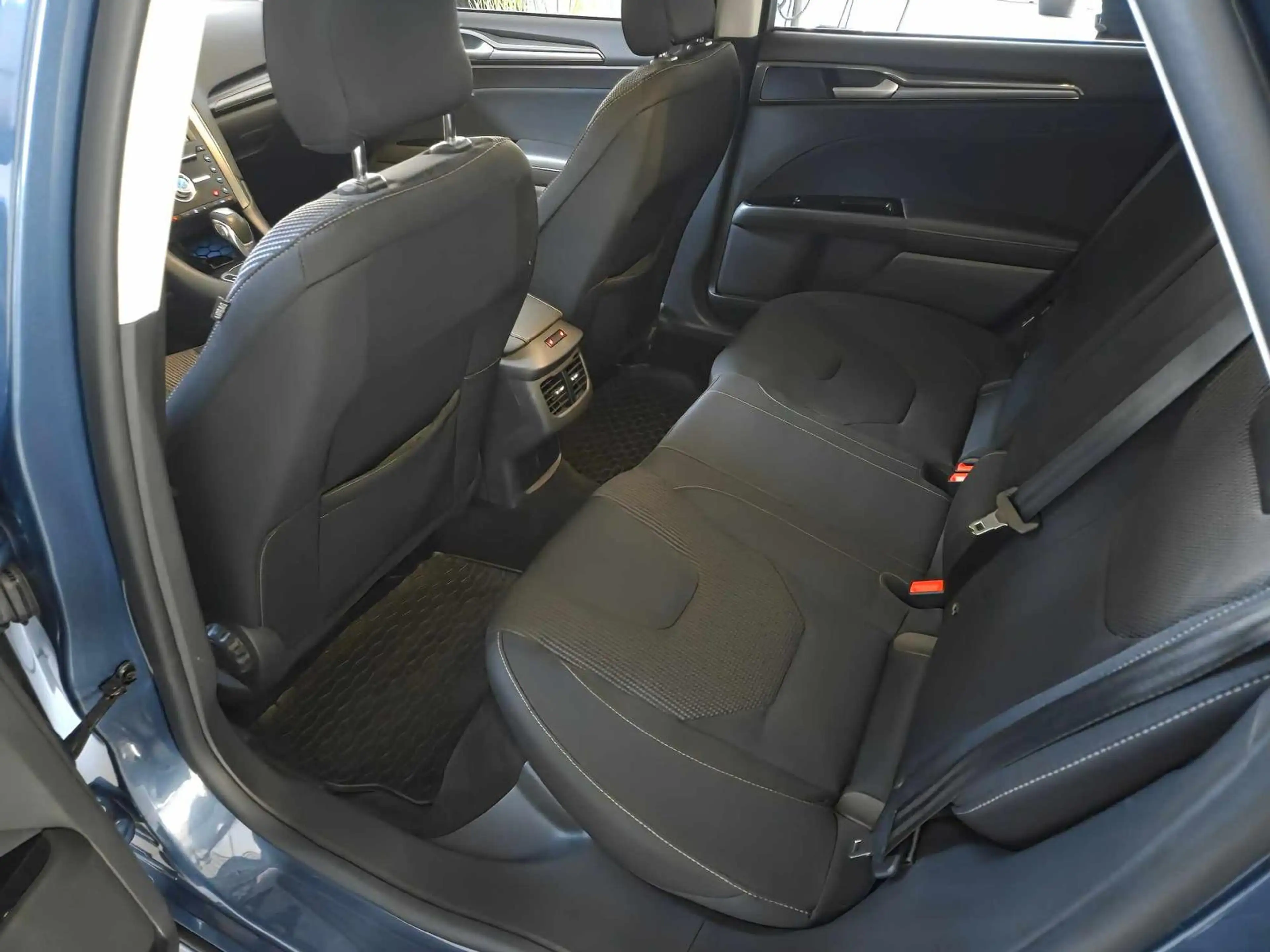 Ford Mondeo Turnier Hybrid Titanium BLIS ACC KAMERA DAB PARKAU — photo 11