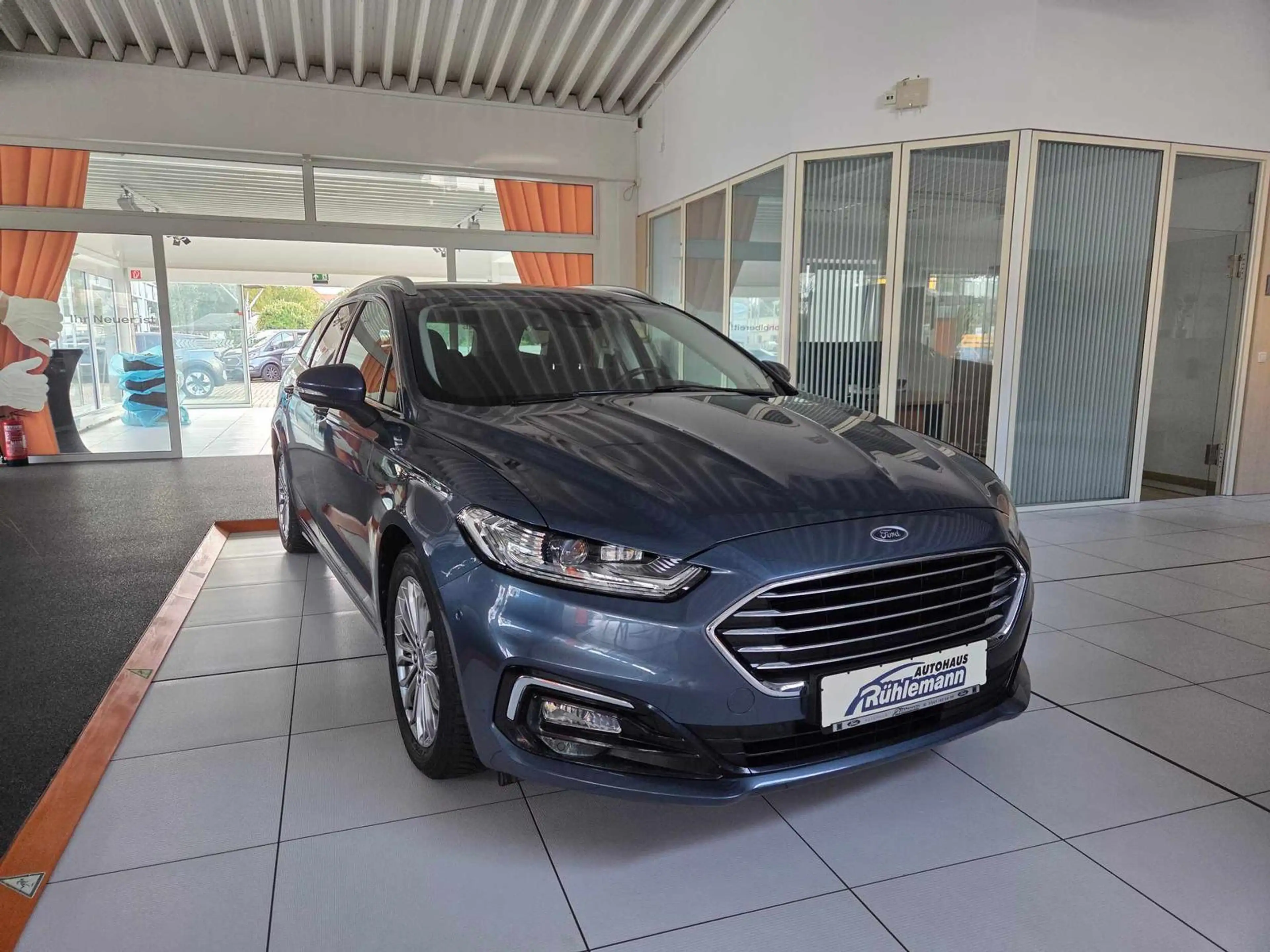 Ford Mondeo Turnier Hybrid Titanium BLIS ACC KAMERA DAB PARKAU — photo 3