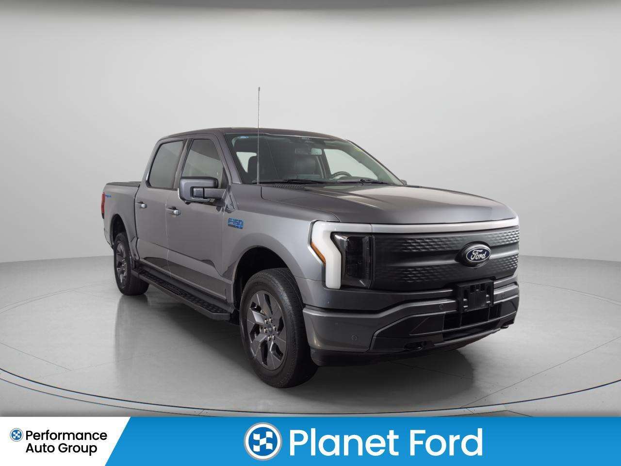 2025 Ford F-150 Lightning Flash Extended Range 20s Pro power on board 9.6 KW — снимка 1